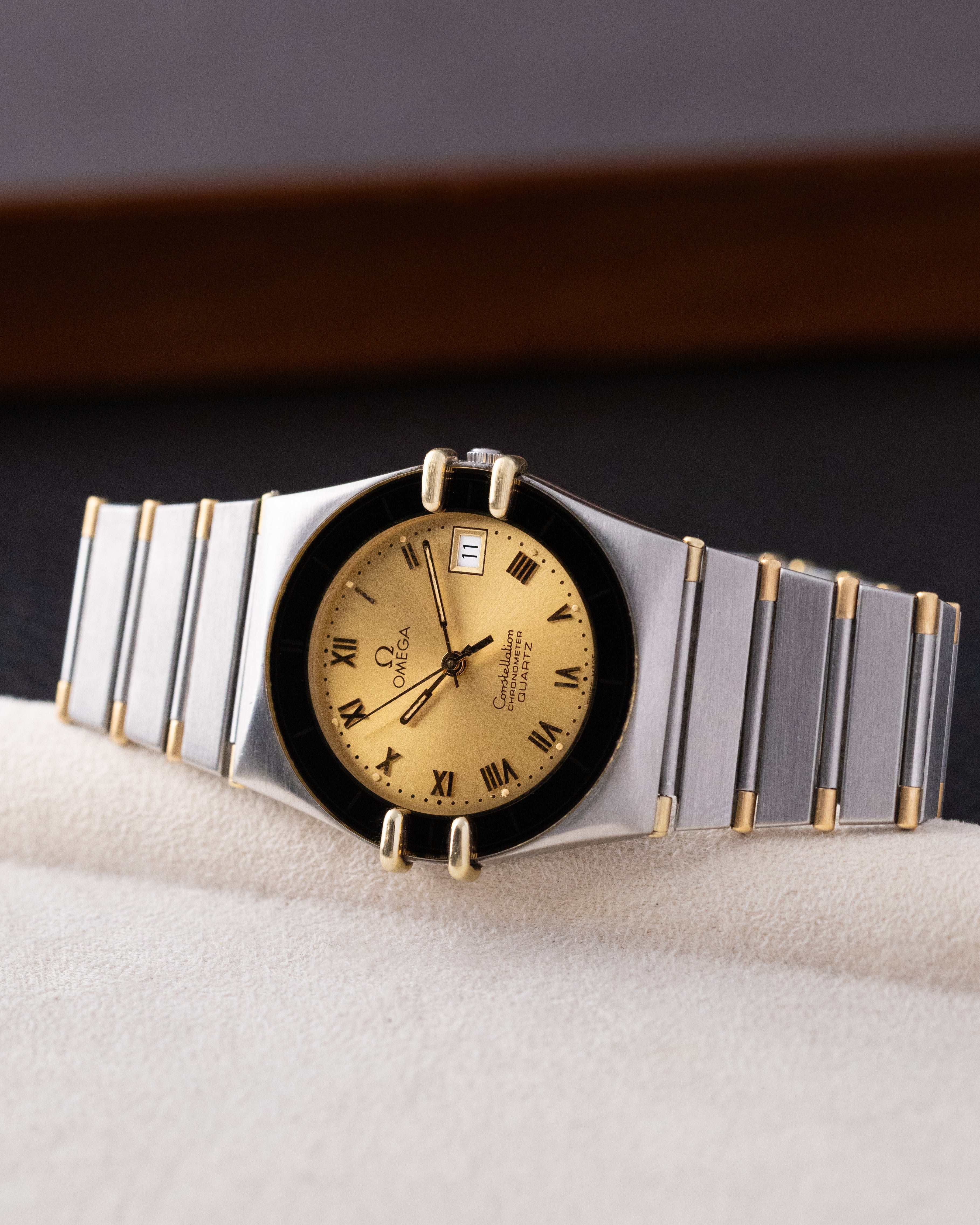 Vintage Omega Constellation Manhattan Date, Roman Numerals, Champagne Dial, Quartz Cal. 1422 from 1980s - DuMarko