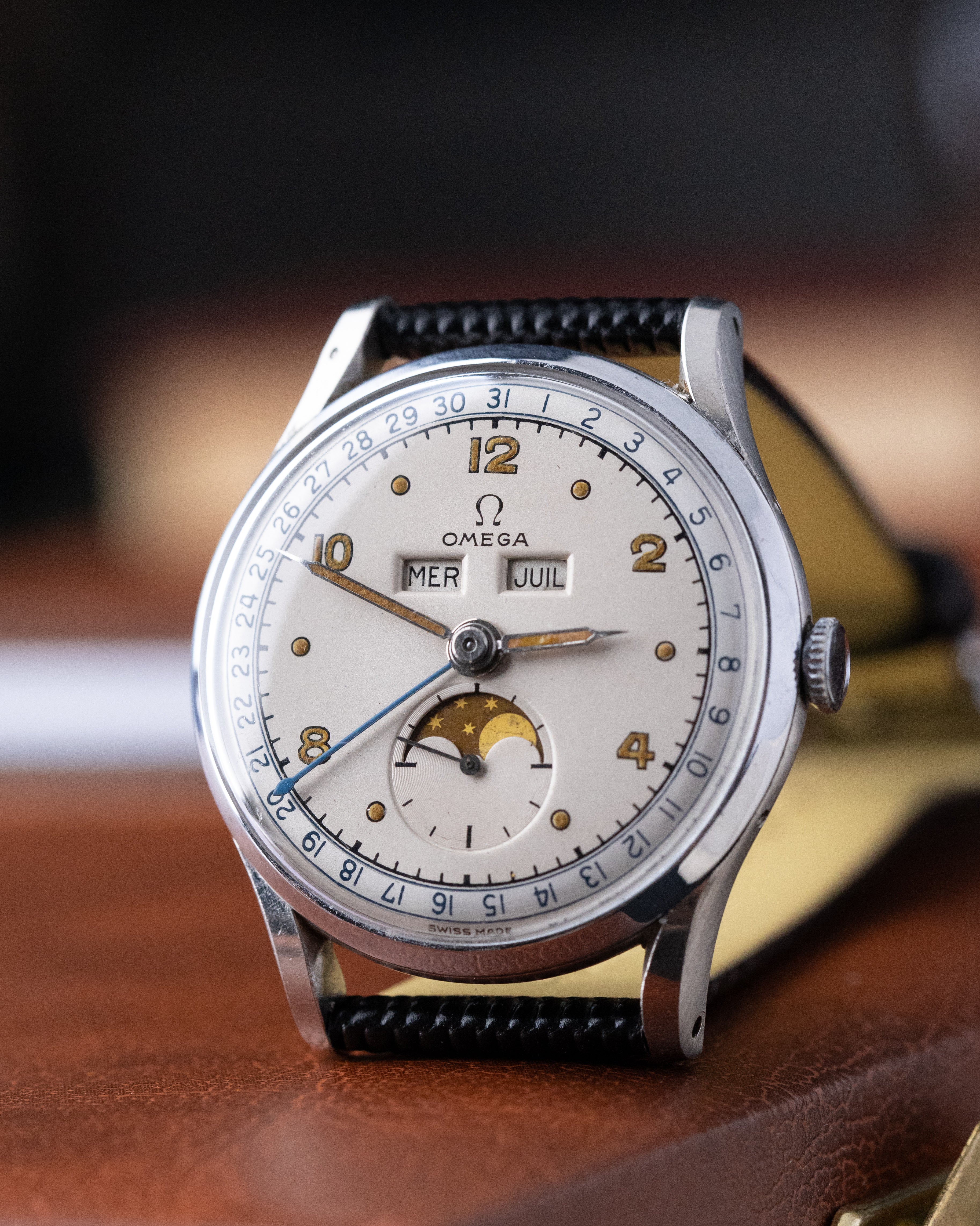 Vintage Omega Cosmic, Triple Calendar, Moonphase Ref. 2471/1, Radium dial - DuMarko