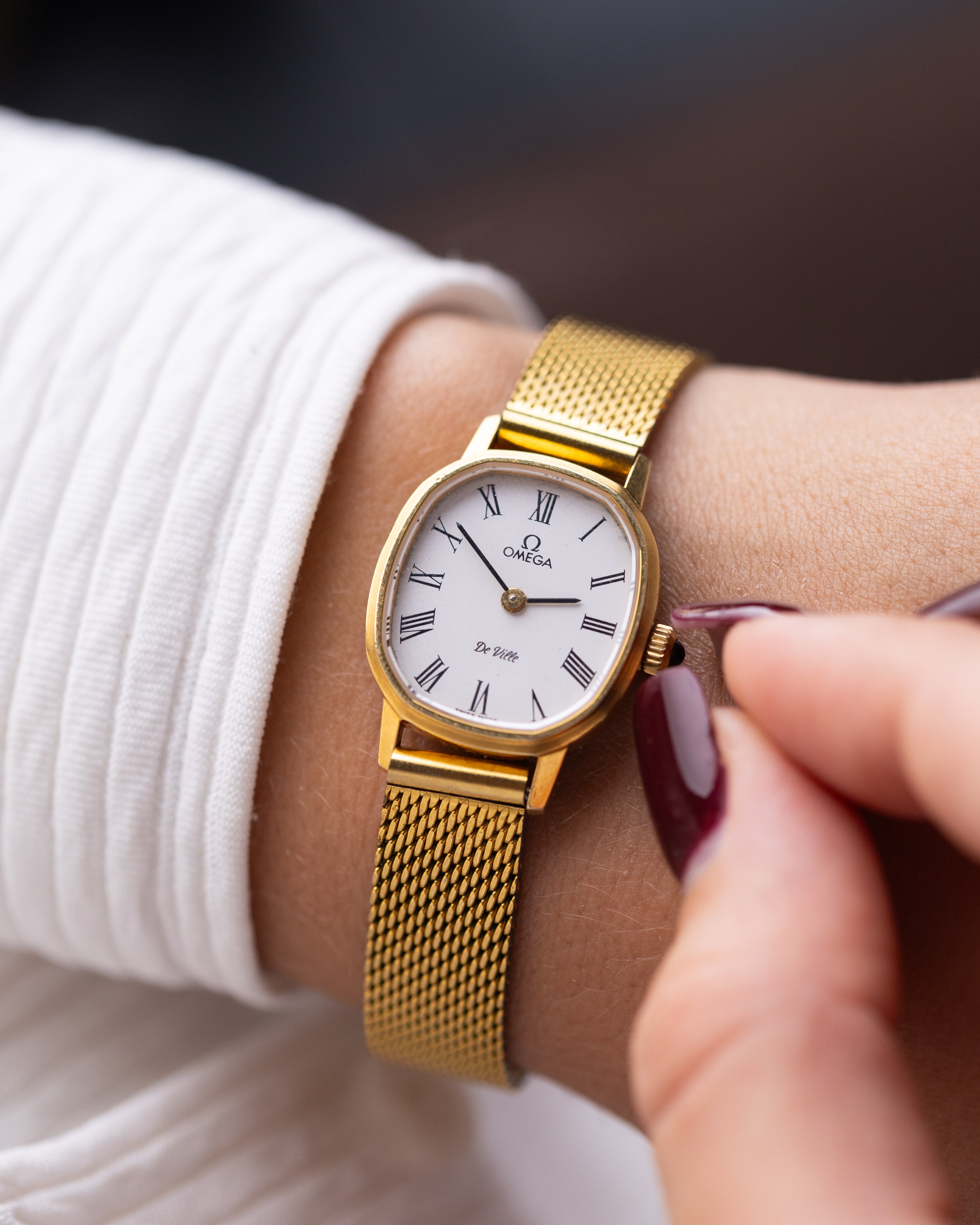 Vintage Omega De Ville Ladies Swiss Watch, Roman Numerals, Cabochon Crown, Cal. 625 from 1978 - DuMarko