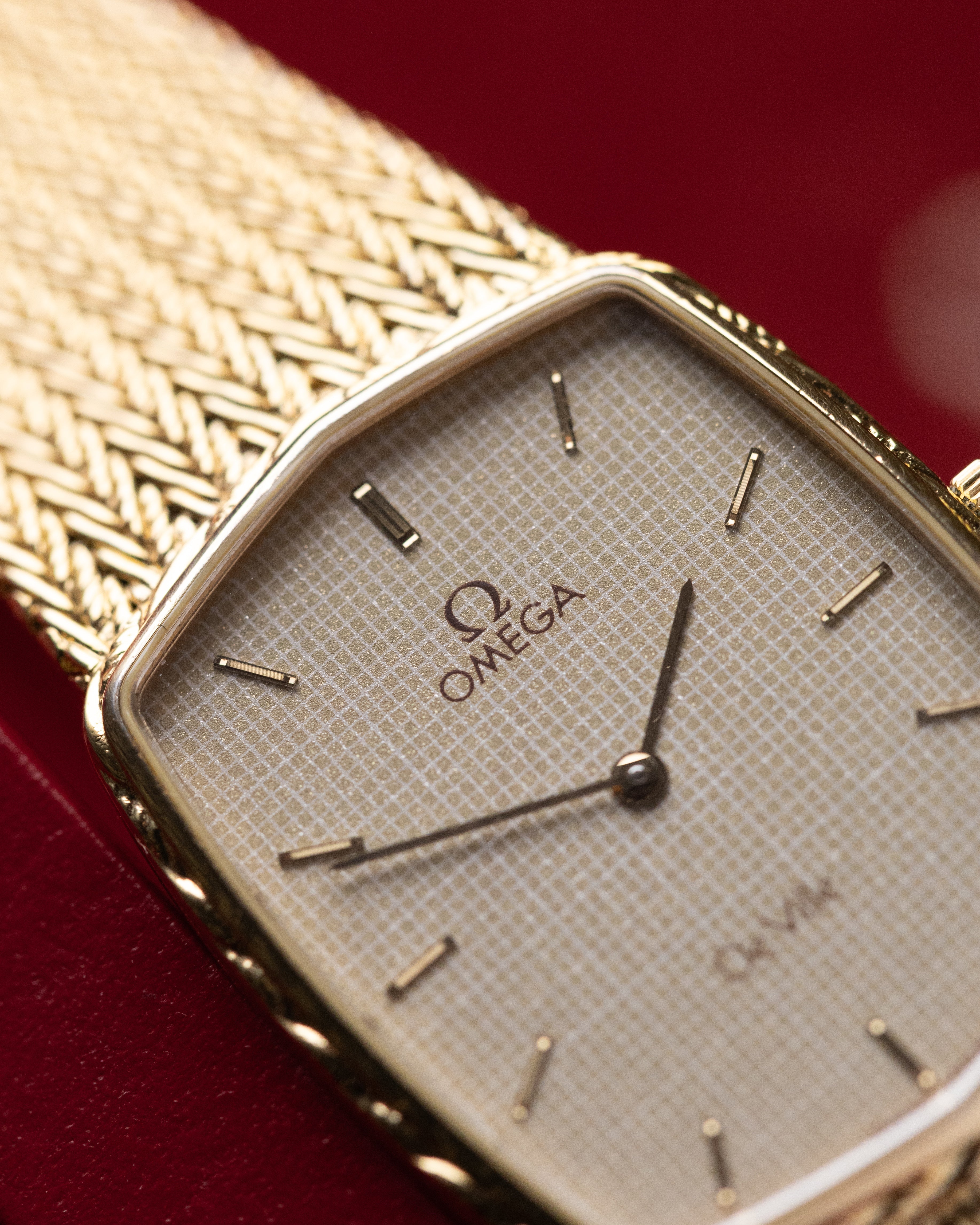 Vintage Omega De Ville Quartz Cal. 1344, Swiss Made, Champagne sparkling dial, Roped bezel from 1980’s - DuMarko