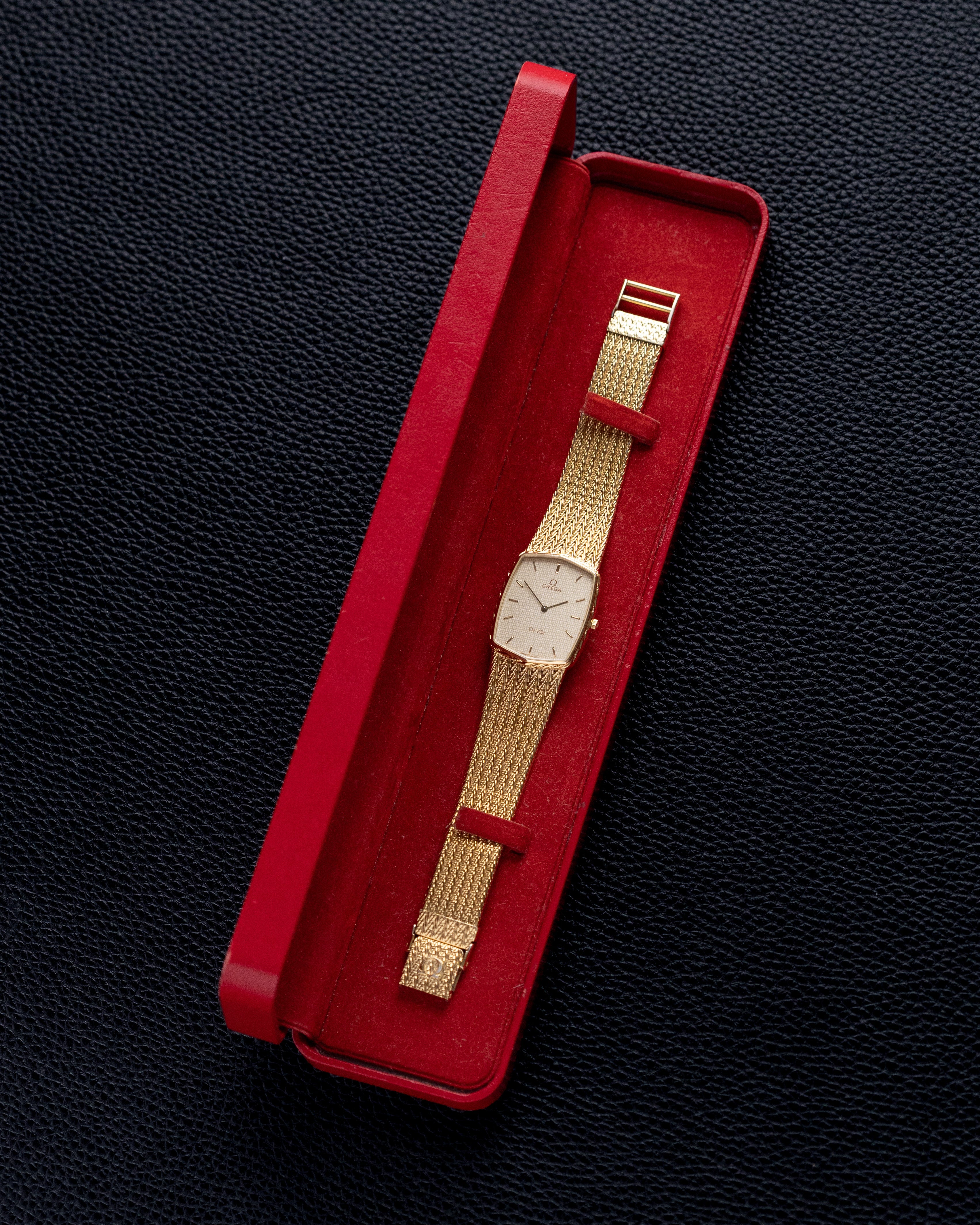 Vintage Omega De Ville Quartz Cal. 1344, Swiss Made, Champagne sparkling dial, Roped bezel from 1980’s - DuMarko