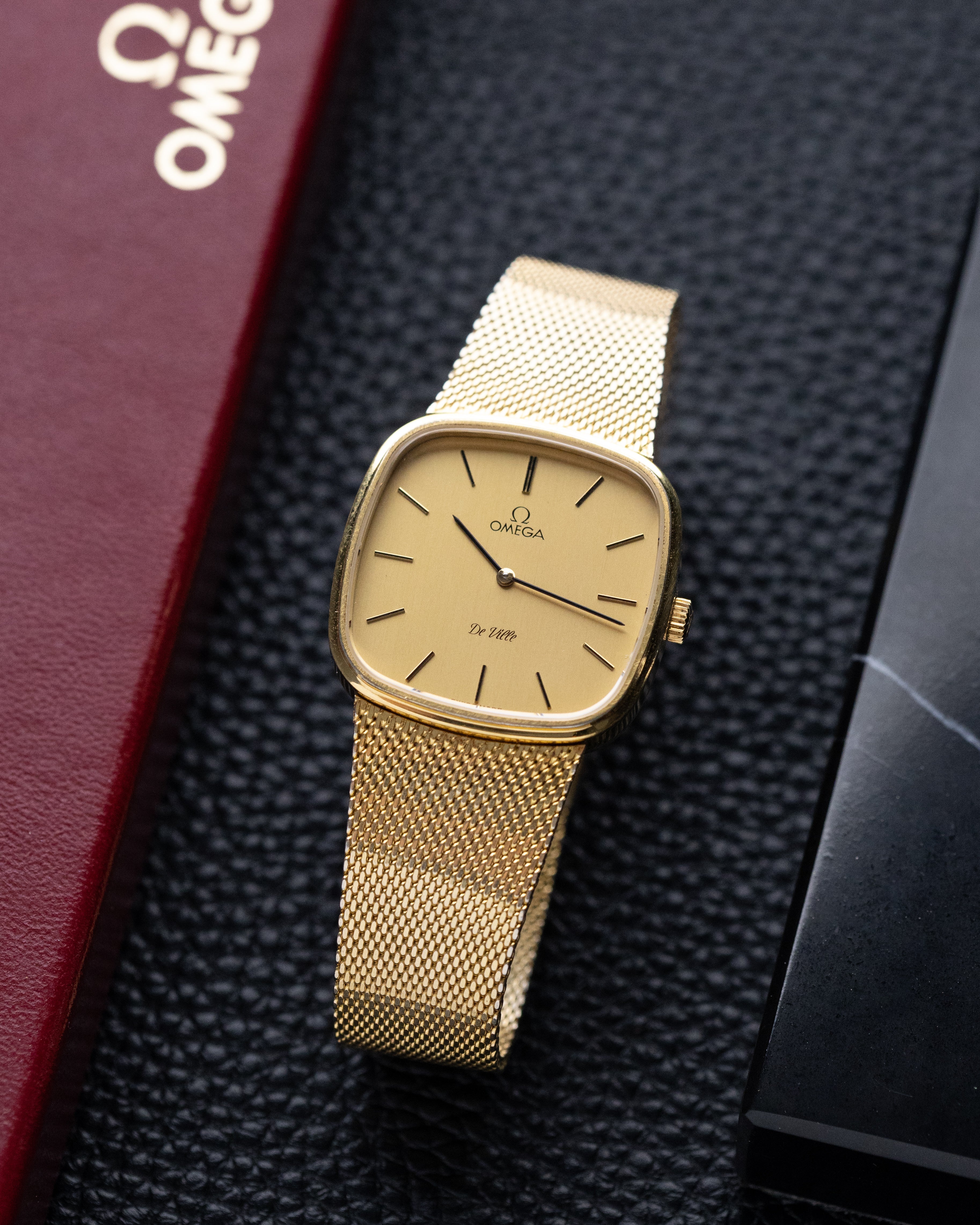 Vintage OMEGA De Ville Cal.625 アイボリー Vintage Omega De Ville Swiss Watch, Slim Gold-plated Case, Cal