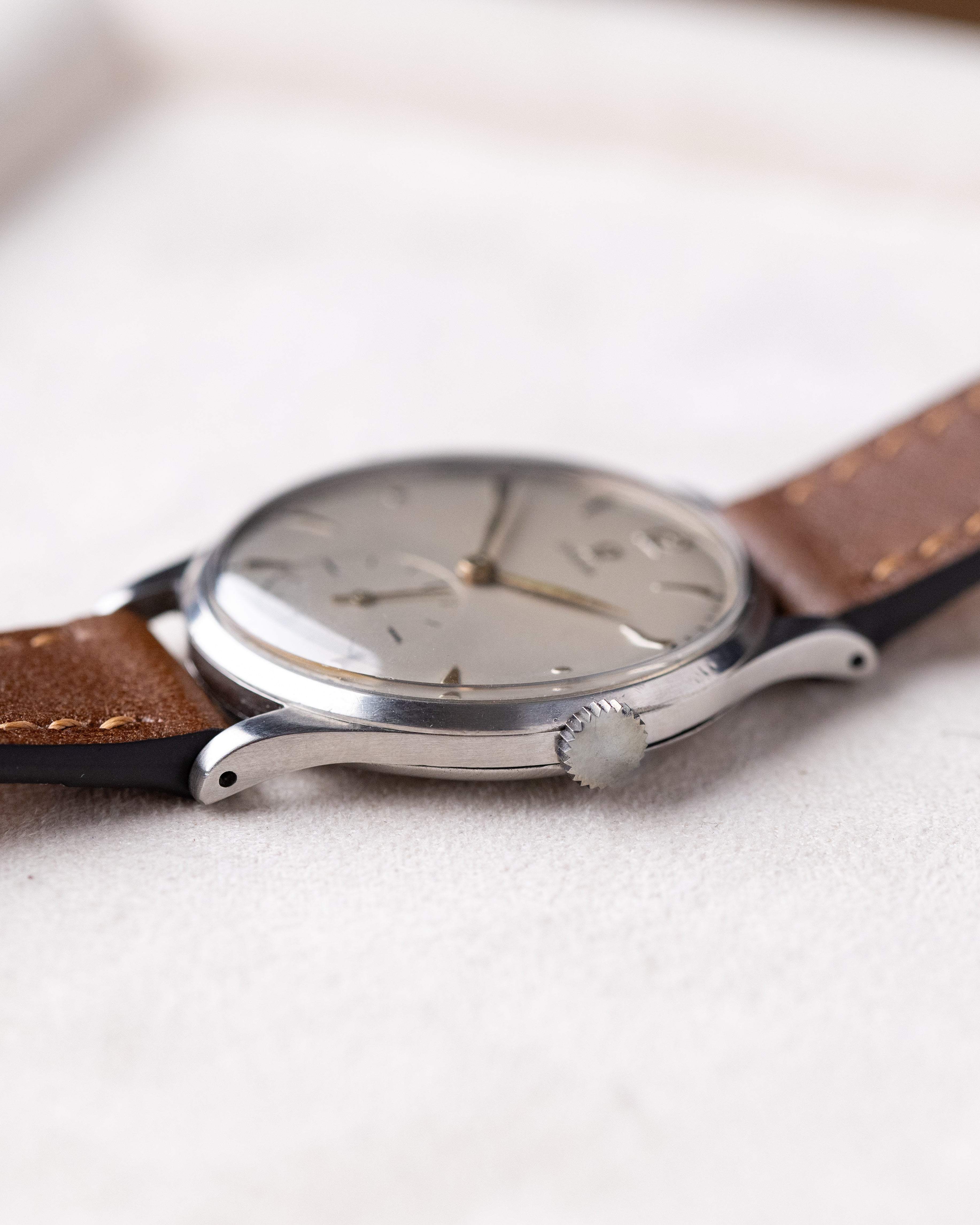 Vintage Omega Oversized Jumbo Case, Cal. 265, Cream dial, Ref. 2609 - 6 from 1950 - DuMarko