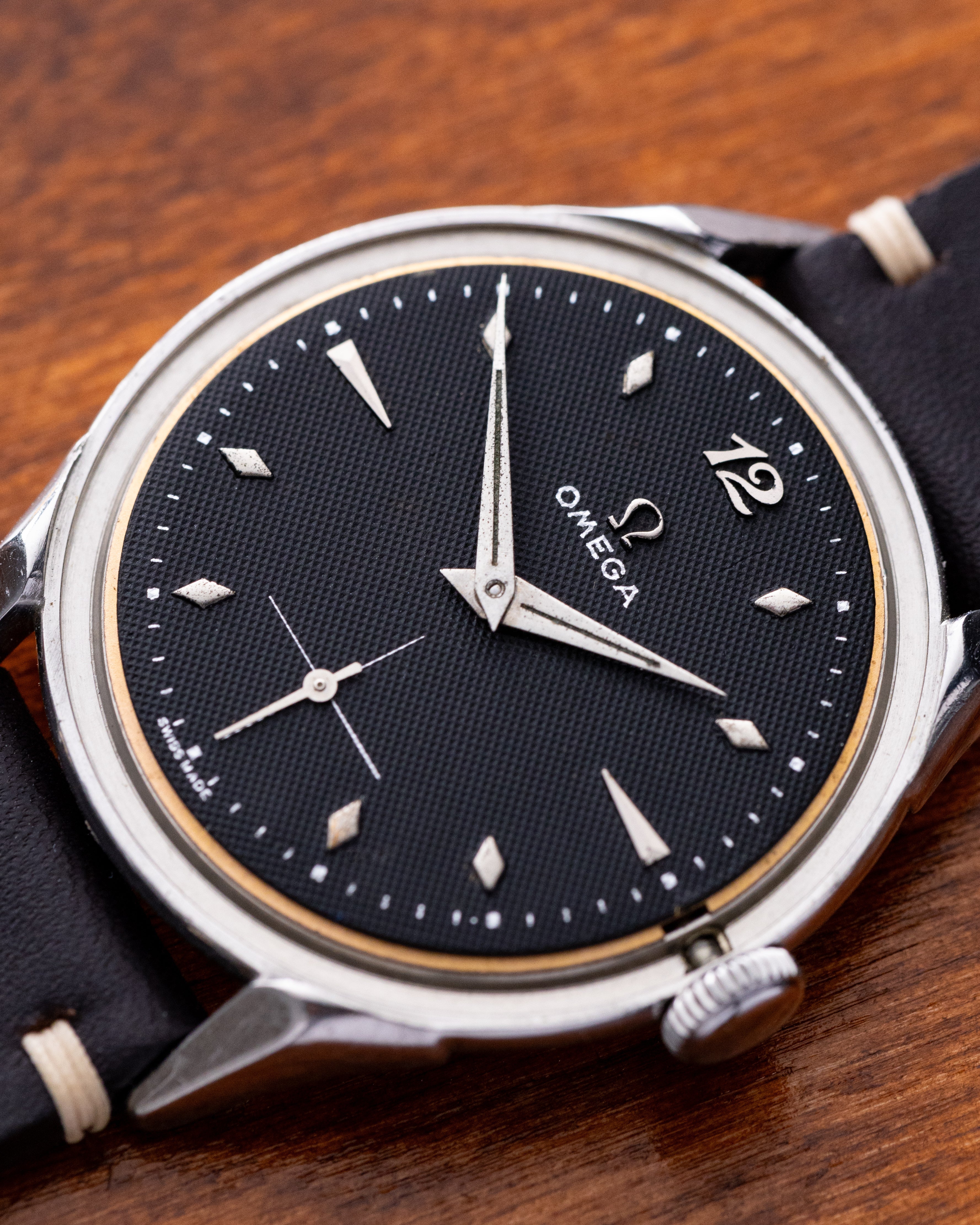 Vintage Omega, Rare Black Honeycomb Dial, Cal. 265, Ref. 2605 - 2 - DuMarko