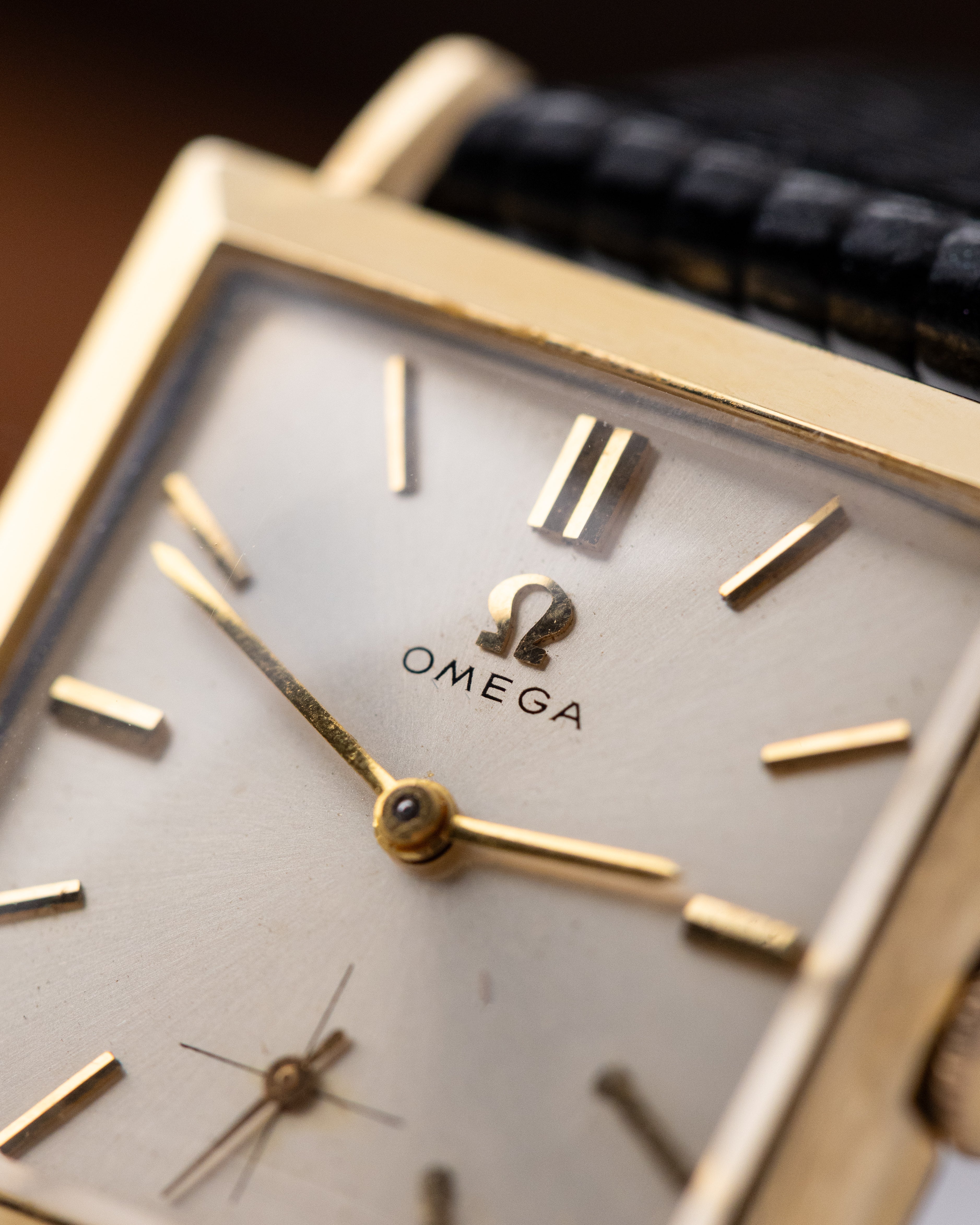 Vintage Omega Swiss Watch, Art Deco Tank, Mechanical Cal. 302 from 1957 - DuMarko