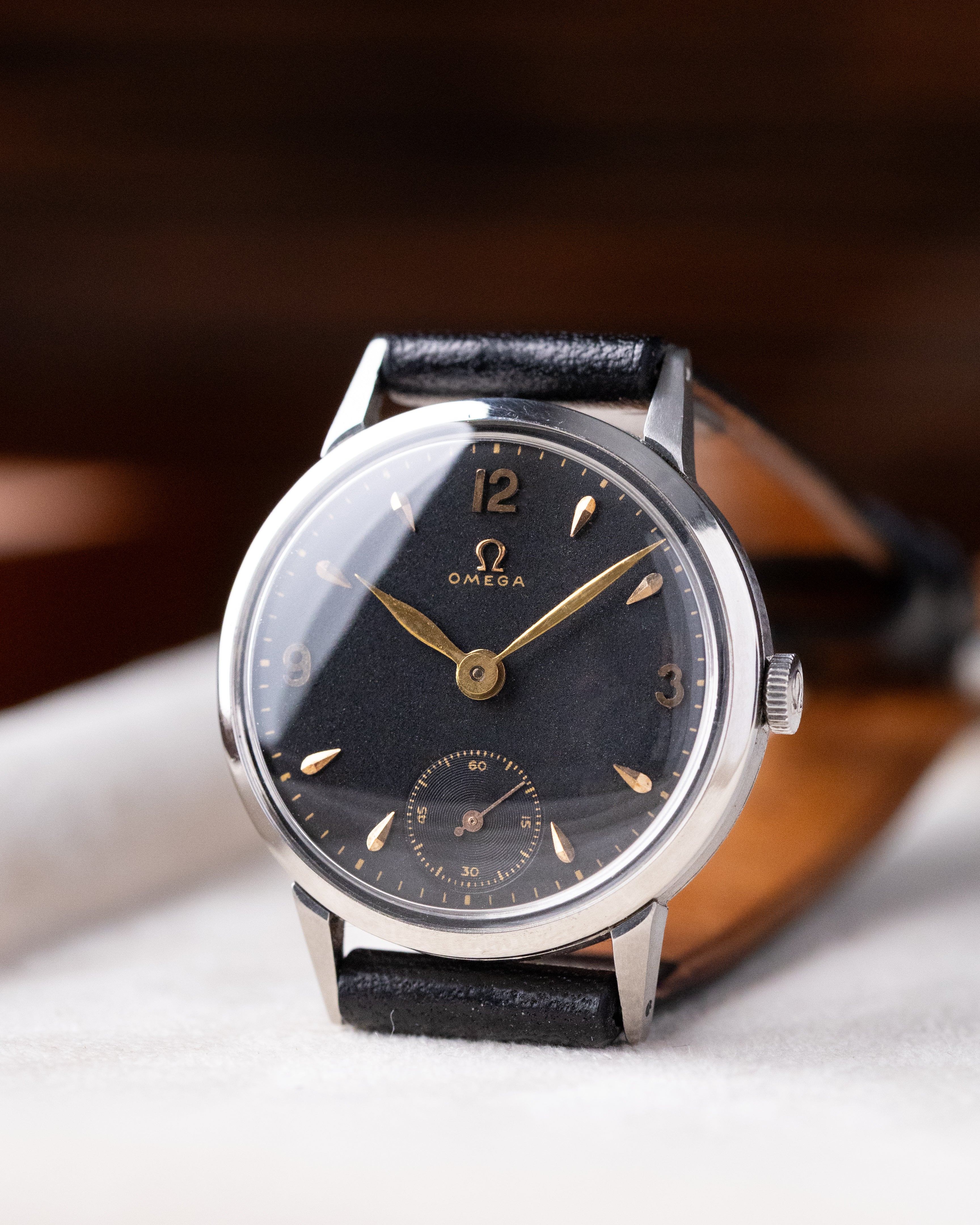 Vintage Omega Swiss watch, Black Gilt Dial, Ref. 2666/2 from 1952