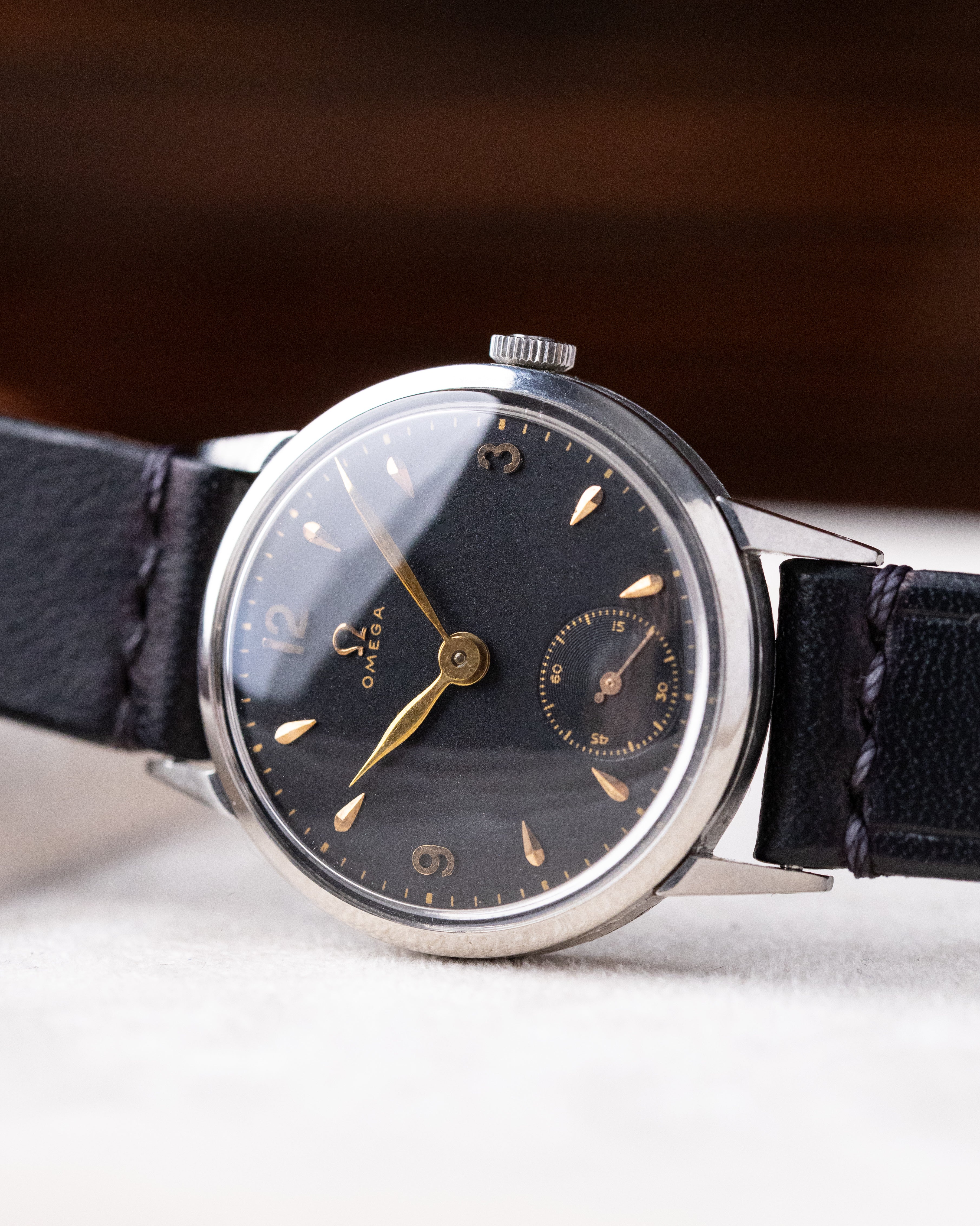 Vintage Omega Swiss watch, Black Gilt Dial, Ref. 2666/2 from 1952 - DuMarko