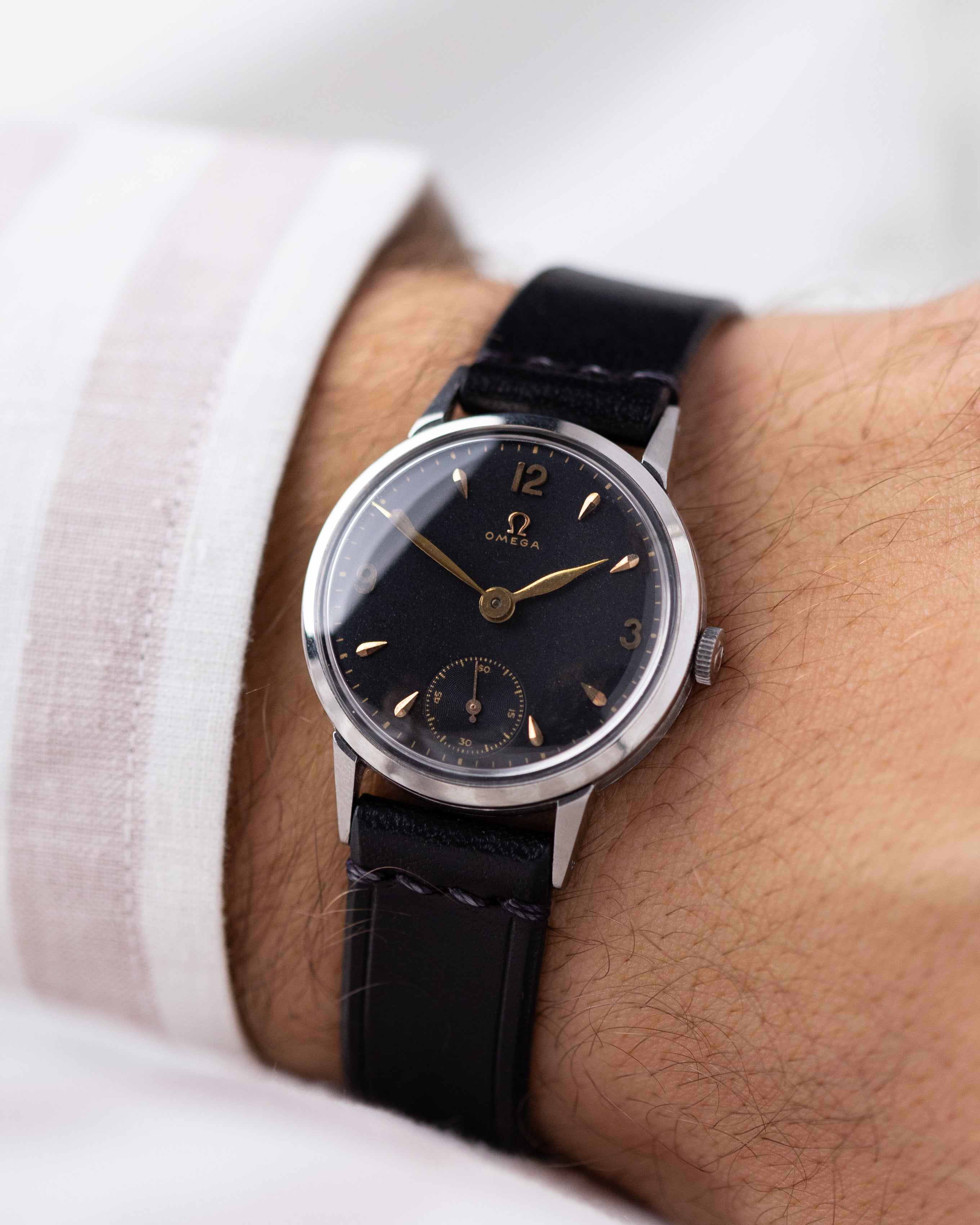 Vintage Omega Swiss watch, Black Gilt Dial, Ref. 2666/2 from 1952 - DuMarko