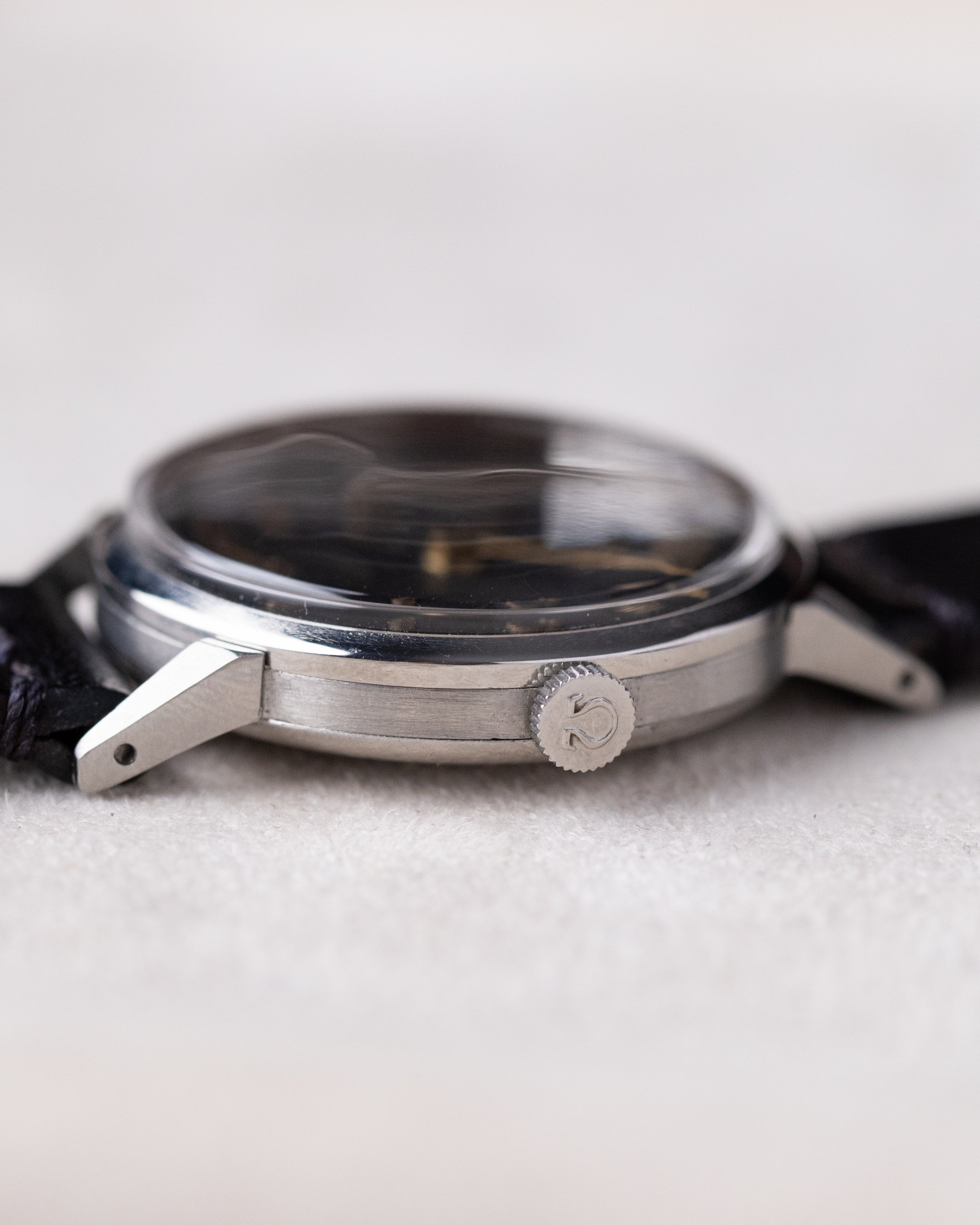 Vintage Omega Swiss watch, Black Gilt Dial, Ref. 2666/2 from 1952 - DuMarko