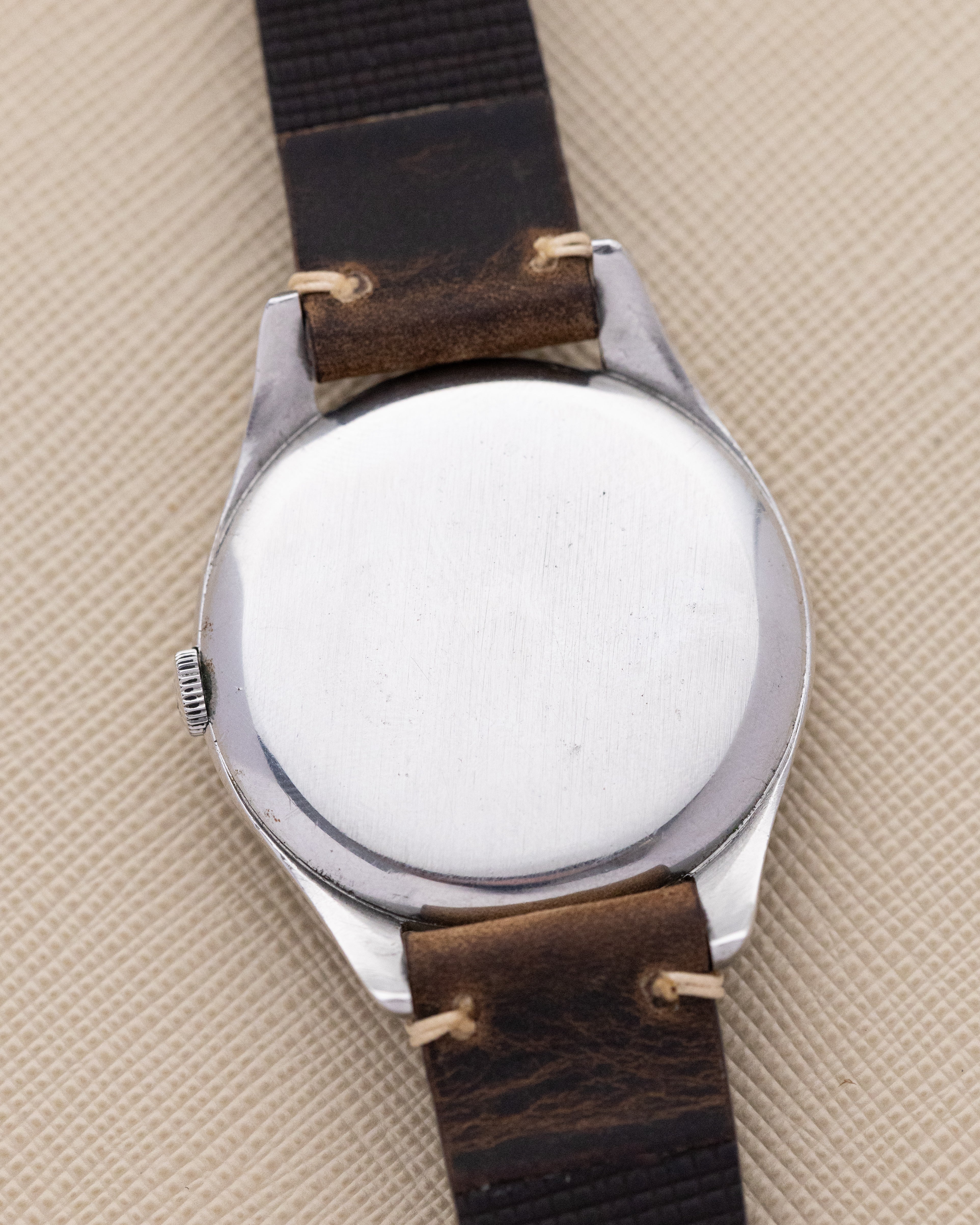 Vintage Omega Swiss Watch, Oversized Jumbo Case, Ref. 2505 - 5, Two - tone dial with minute track, Cal. 265 from 1947 - DuMarko