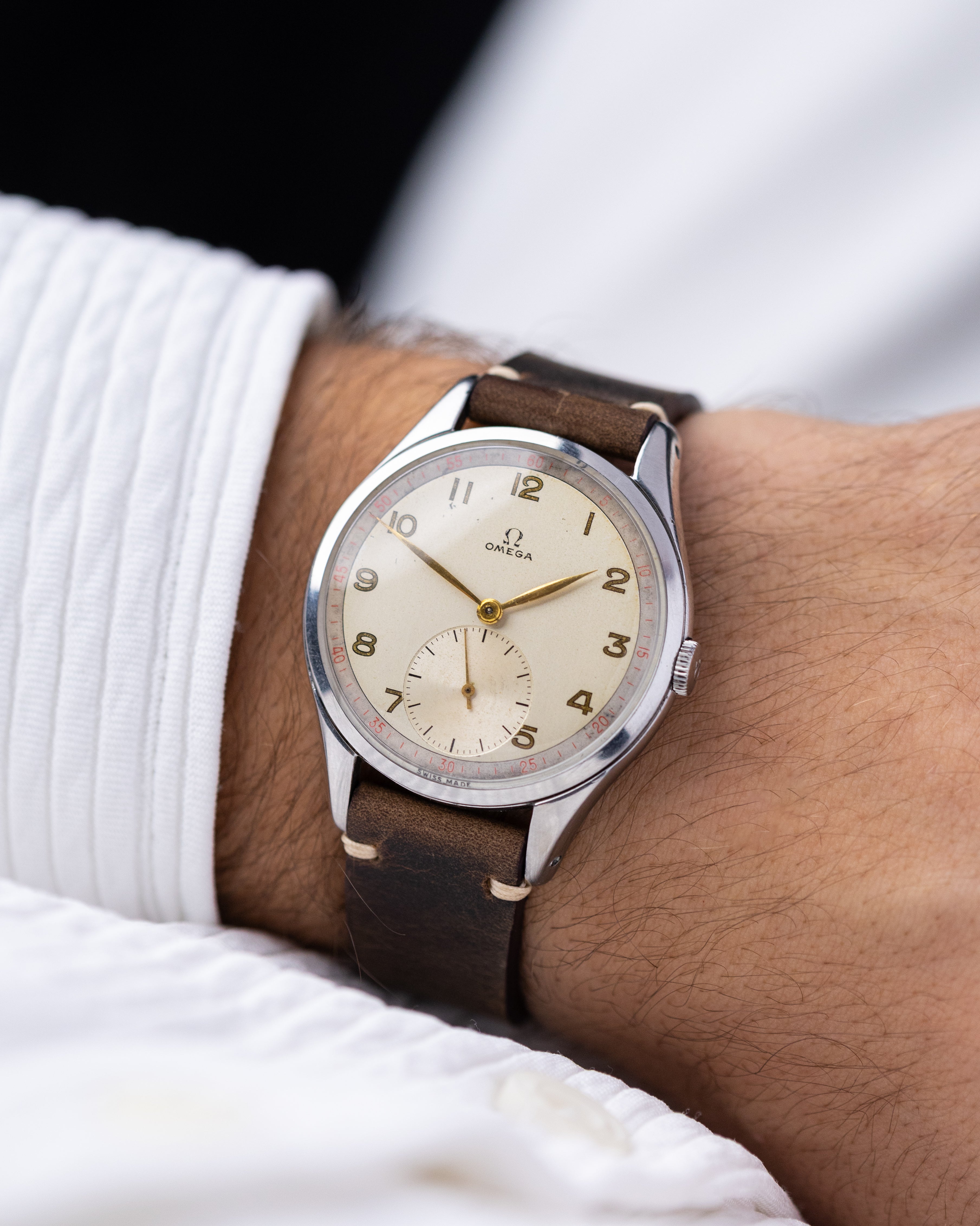 Vintage Omega Swiss Watch, Oversized Jumbo Case, Ref. 2505 - 5, Two - tone dial with minute track, Cal. 265 from 1947 - DuMarko