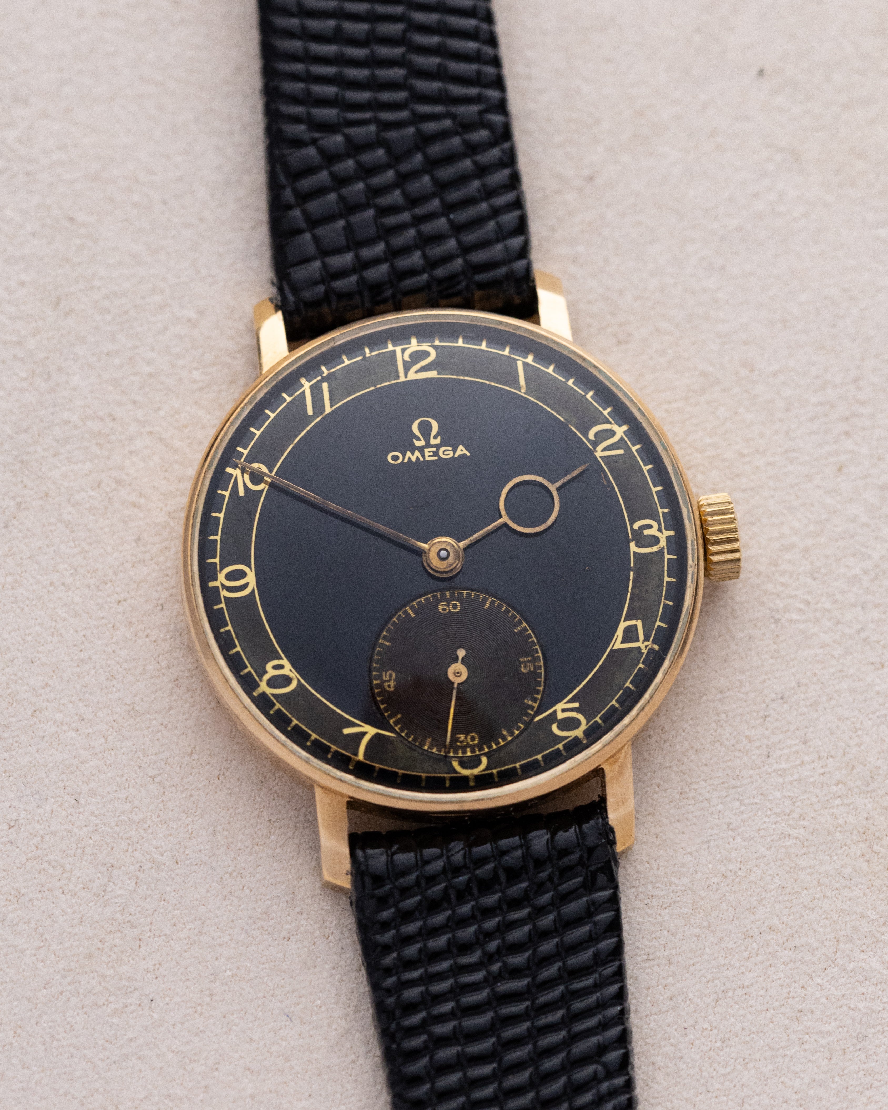 Vintage Omega Swiss Watch, Two - tone black gilt dial, Solid Gold, Pontife Hands, Cal. 30T2 from 1943 - DuMarko