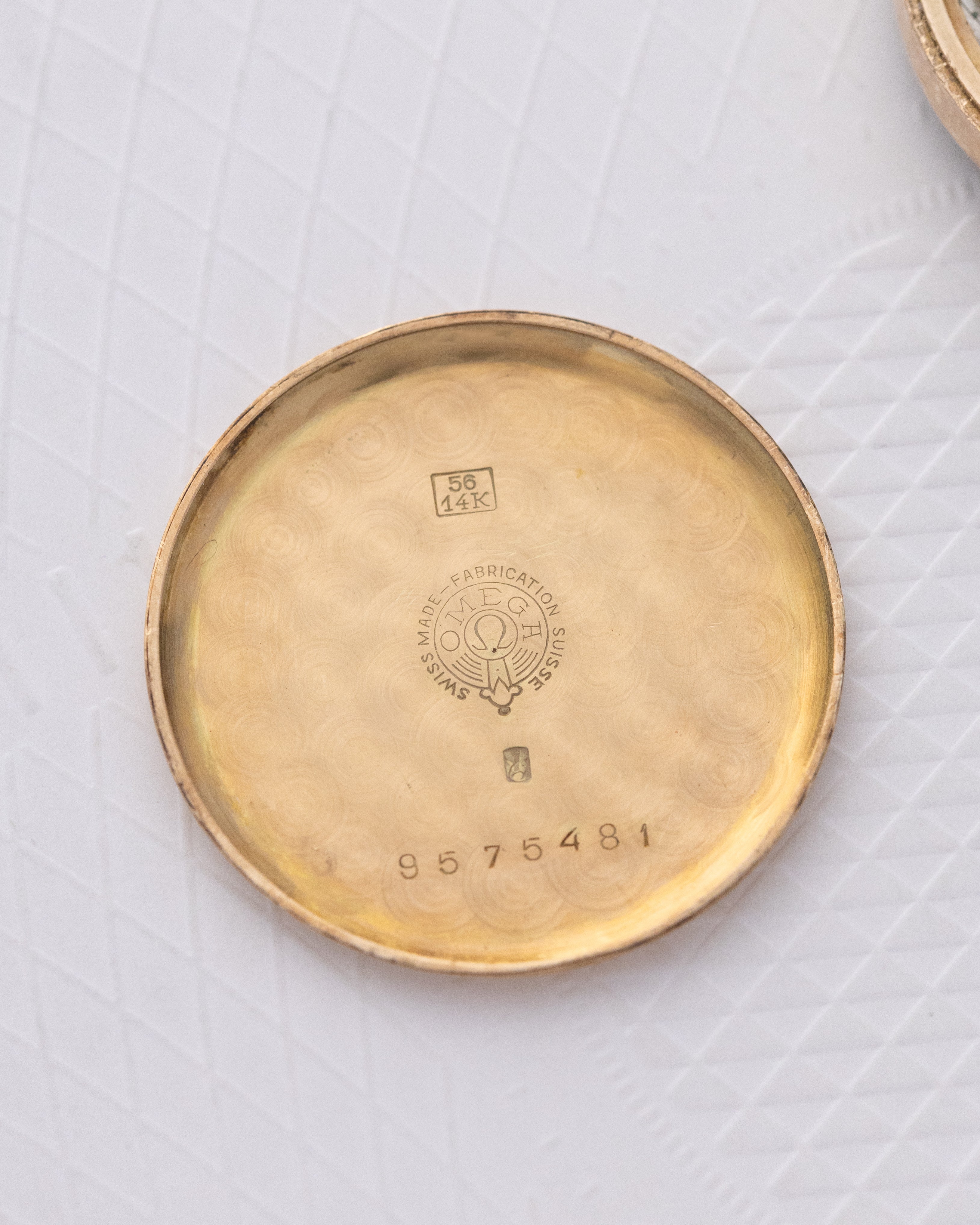 Vintage Omega Swiss Watch, Two - tone black gilt dial, Solid Gold, Pontife Hands, Cal. 30T2 from 1943 - DuMarko