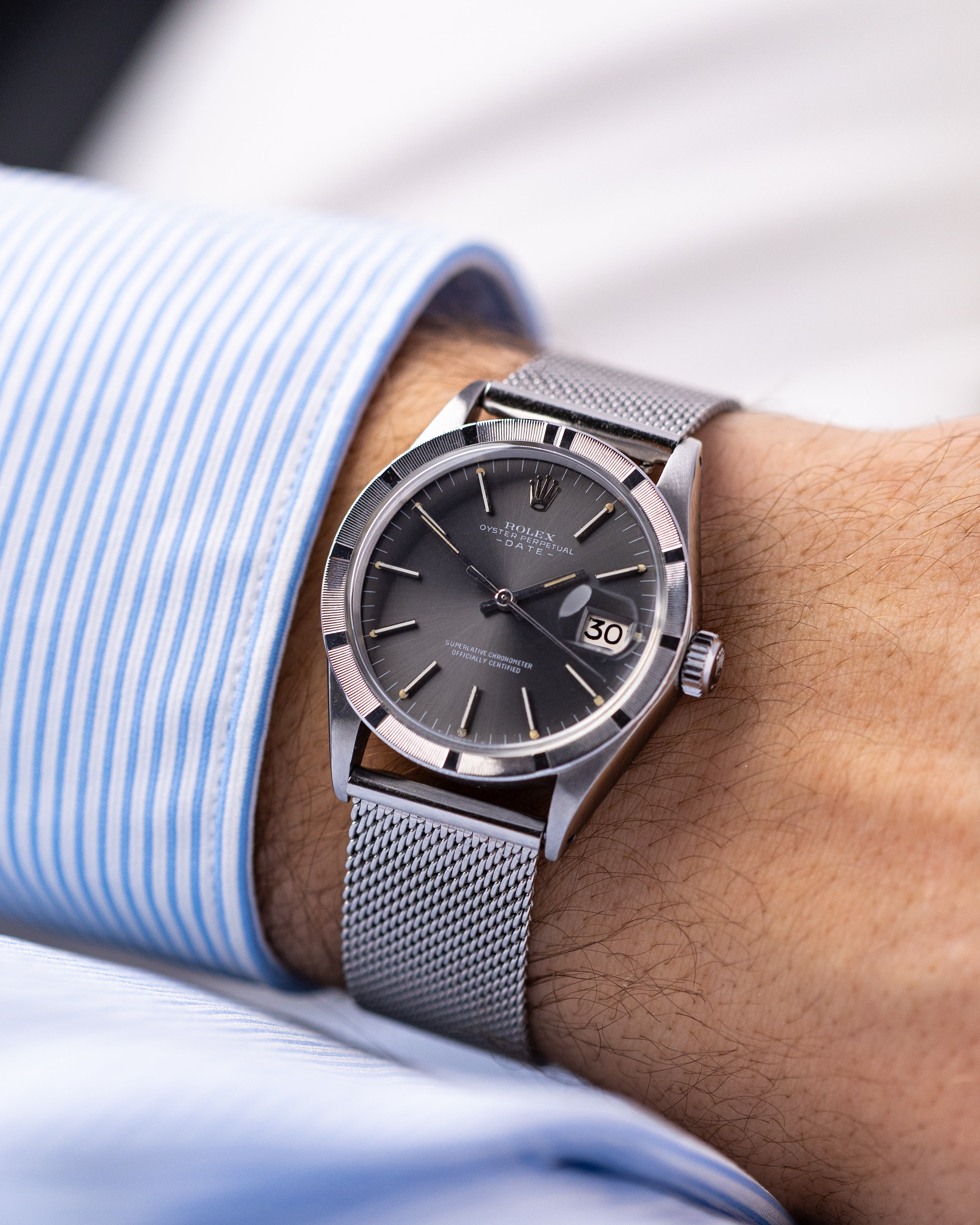 Vintage Rolex Oyster - Perpetual Date Ref. 1501, Engine - turned bezel, Grey Dial from 1971 - DuMarko