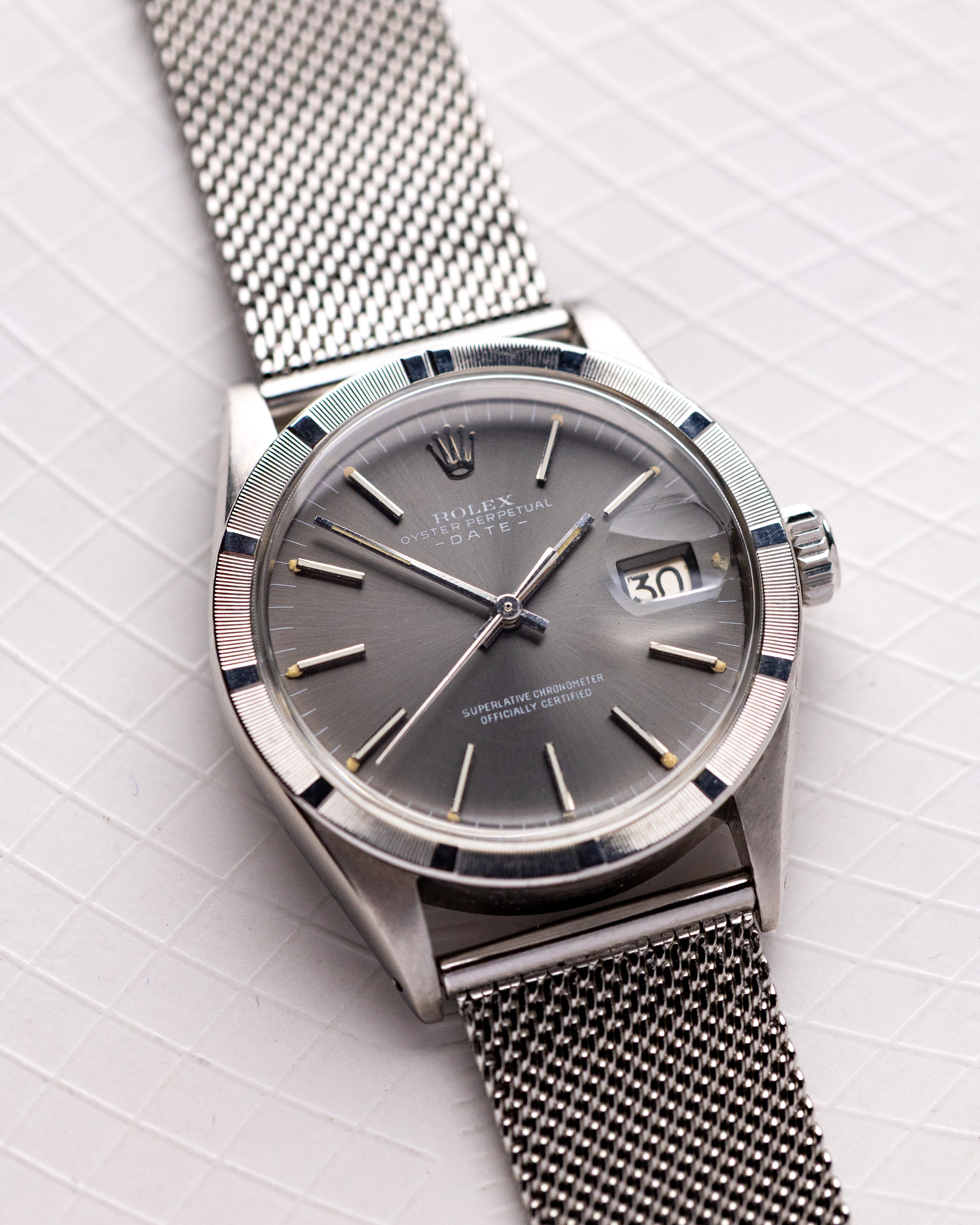 Vintage Rolex Oyster - Perpetual Date Ref. 1501, Engine - turned bezel, Grey Dial from 1971 - DuMarko