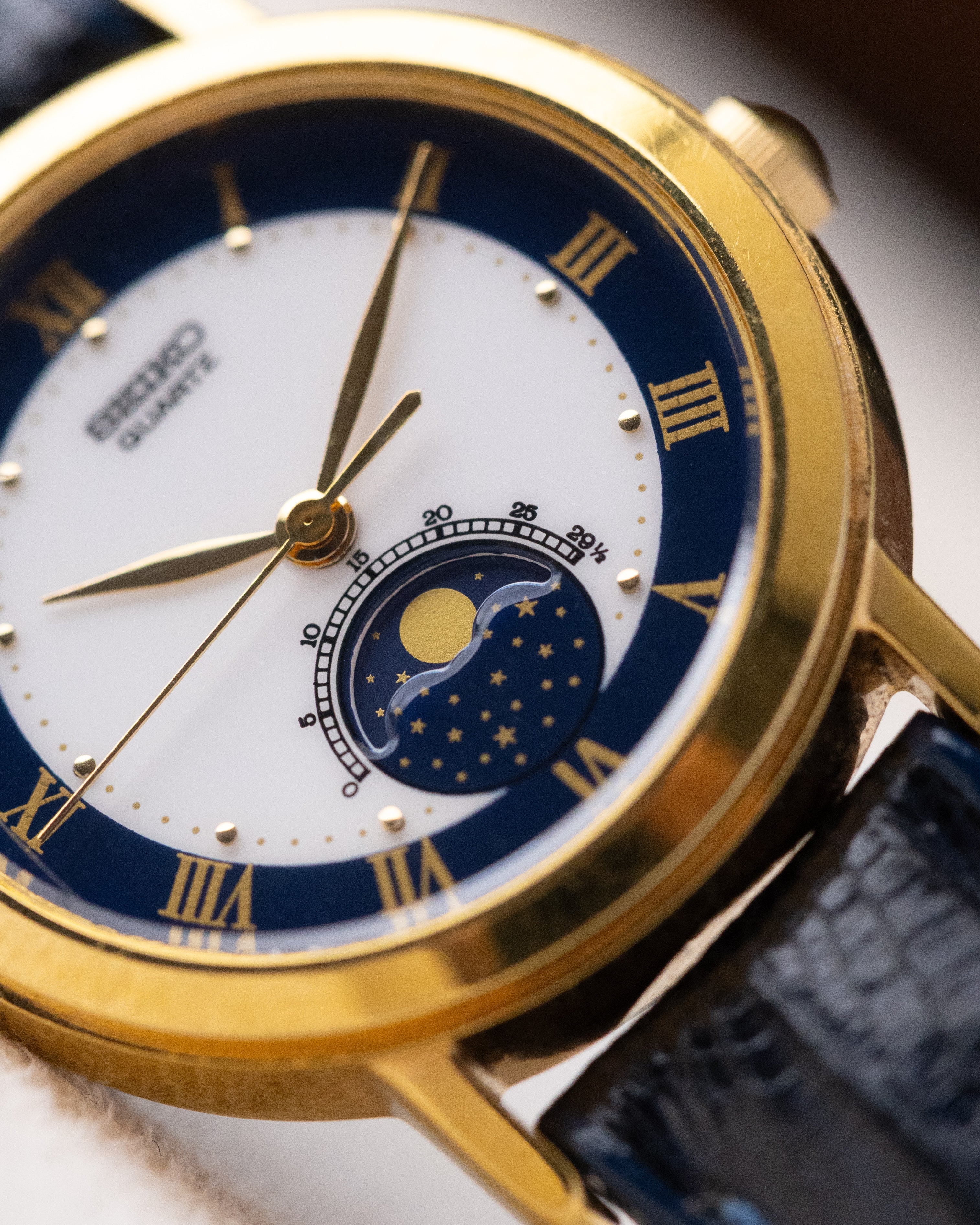 Vintage Seiko Moonphase Quartz, Ladies Watch, Ref. 4K22 - 0089, Two - Tone Dial, Roman Numerals - DuMarko