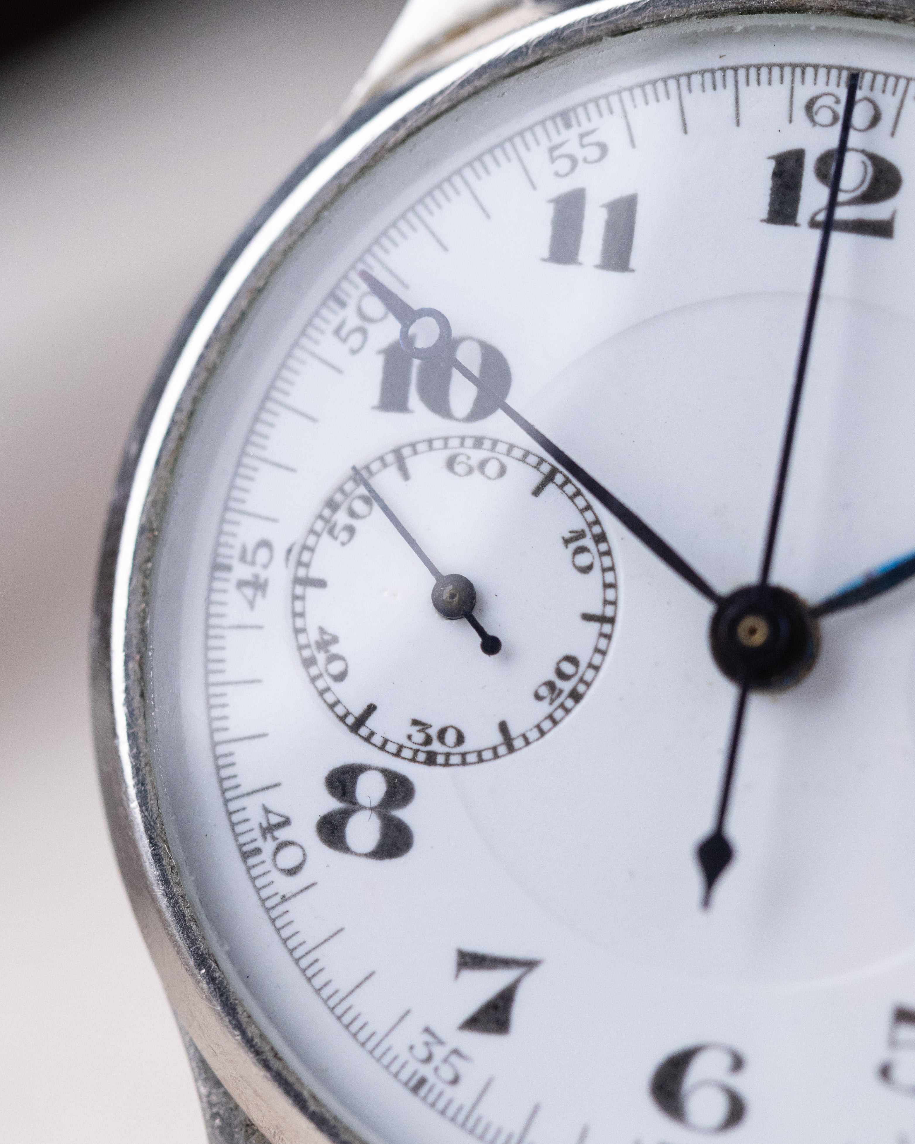 Vintage Swiss Chronometer Monopusher Valjoux 22 GHT, Original Enamel Dial - DuMarko