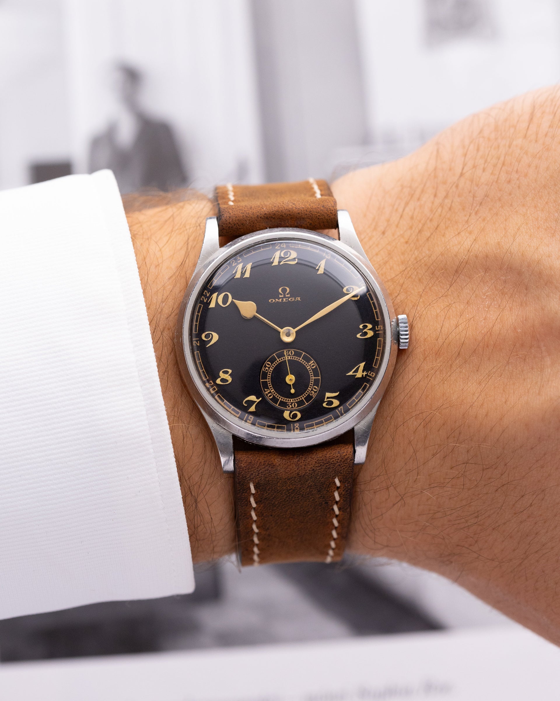 Vintage Schweizer Uhr Omega Calatrava, schwarzes Zifferblatt