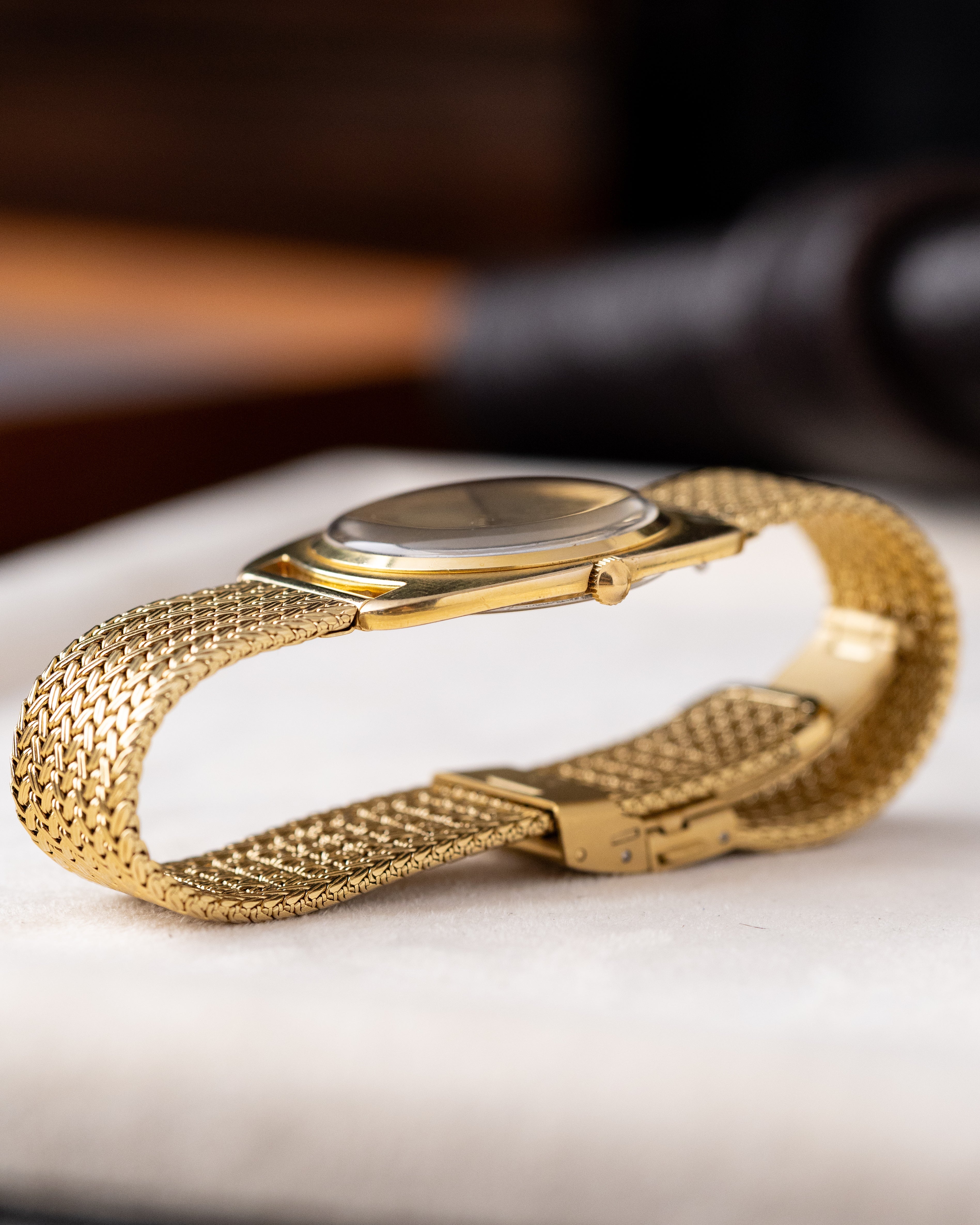 Vintage Universal Genève Gilt Shadow Automatic, Ultra - Slim Swiss Made Watch from 1970's - DuMarko