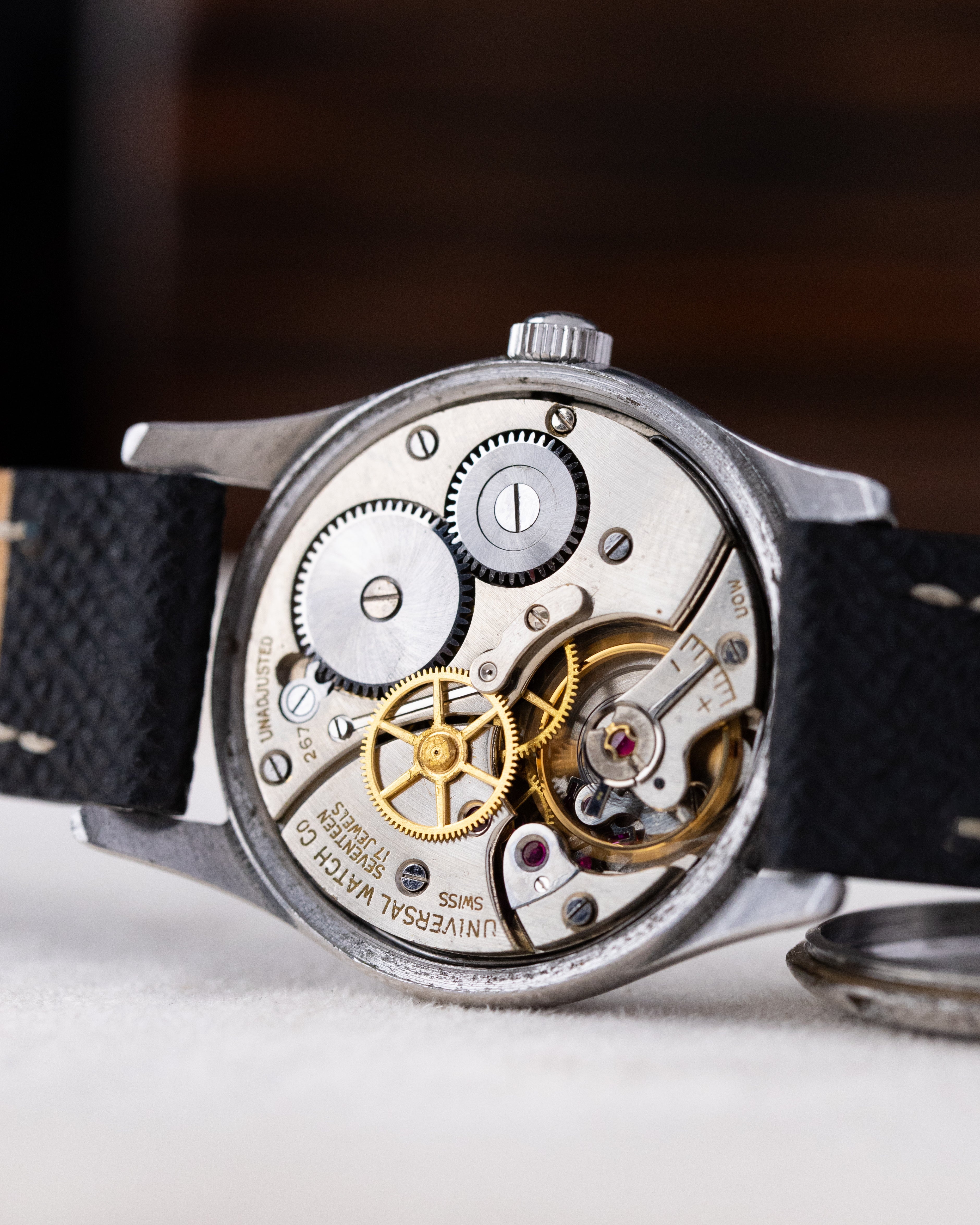 Vintage Universal Genève, Ref. 20505, radium Dial WWII Era Military Watch Cal. 262 from 1945 - DuMarko