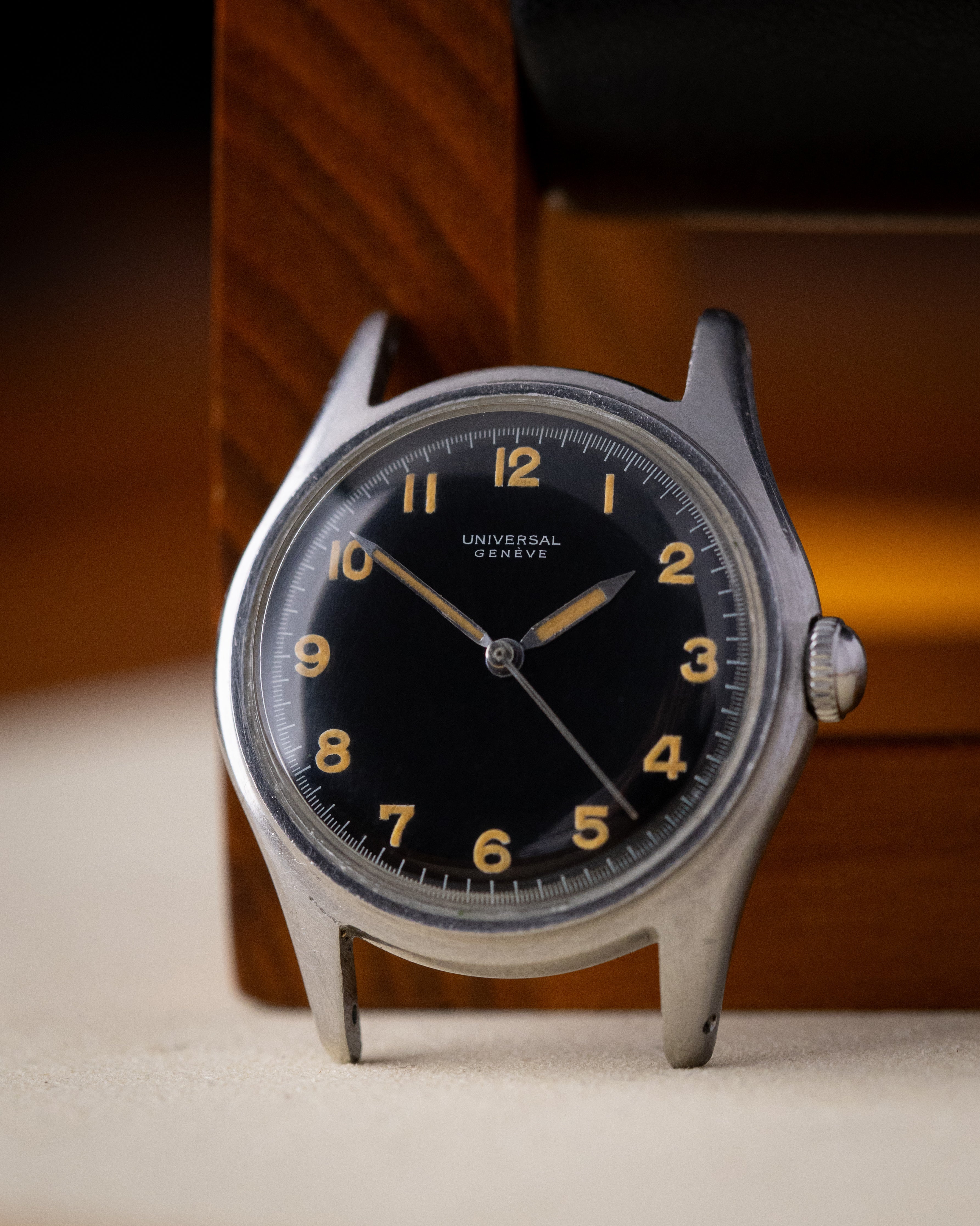 Vintage Universal Geneve Ref. 20724, Swiss Military Watch, Black Dial, Cal. 263 from 1944 - DuMarko