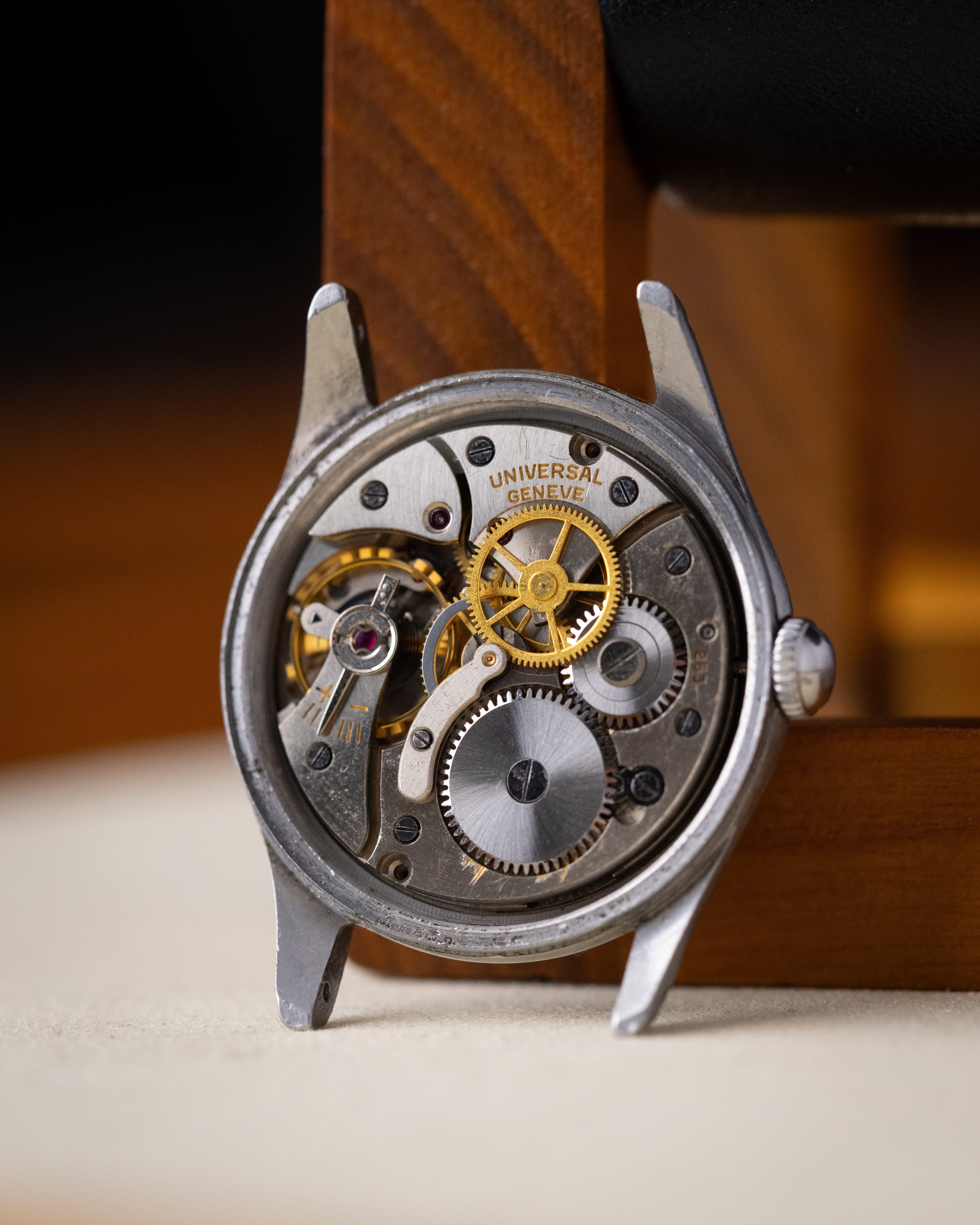 Vintage Universal Geneve Ref. 20724, Swiss Military Watch, Black Dial, Cal. 263 from 1944 - DuMarko