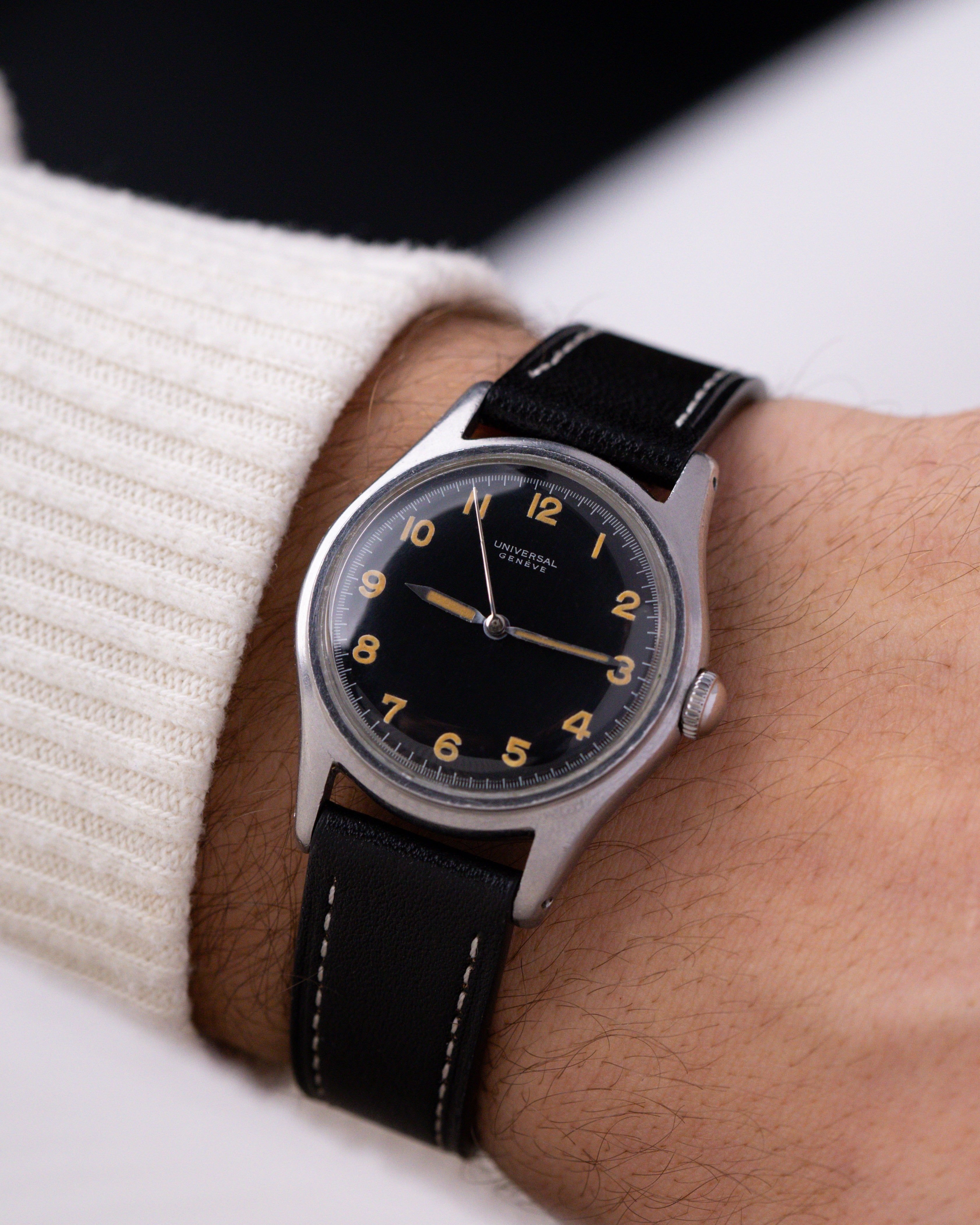 Vintage Universal Geneve Ref. 20724, Swiss Military Watch, Black Dial, Cal. 263 from 1944 - DuMarko