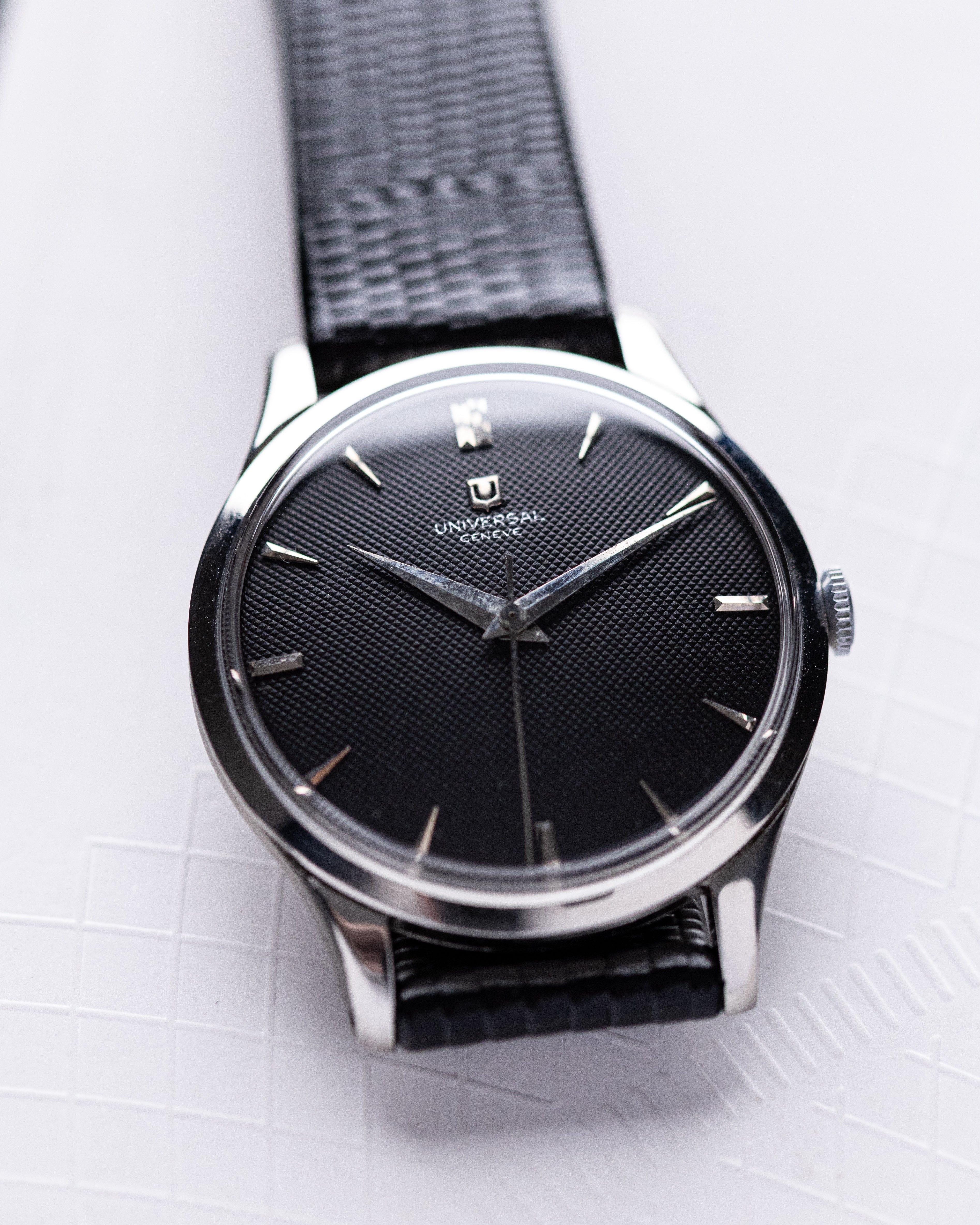 Vintage Universal Genève, Swiss Made, Black Honeycomb Dial, Cal. 332 from 1950's - DuMarko