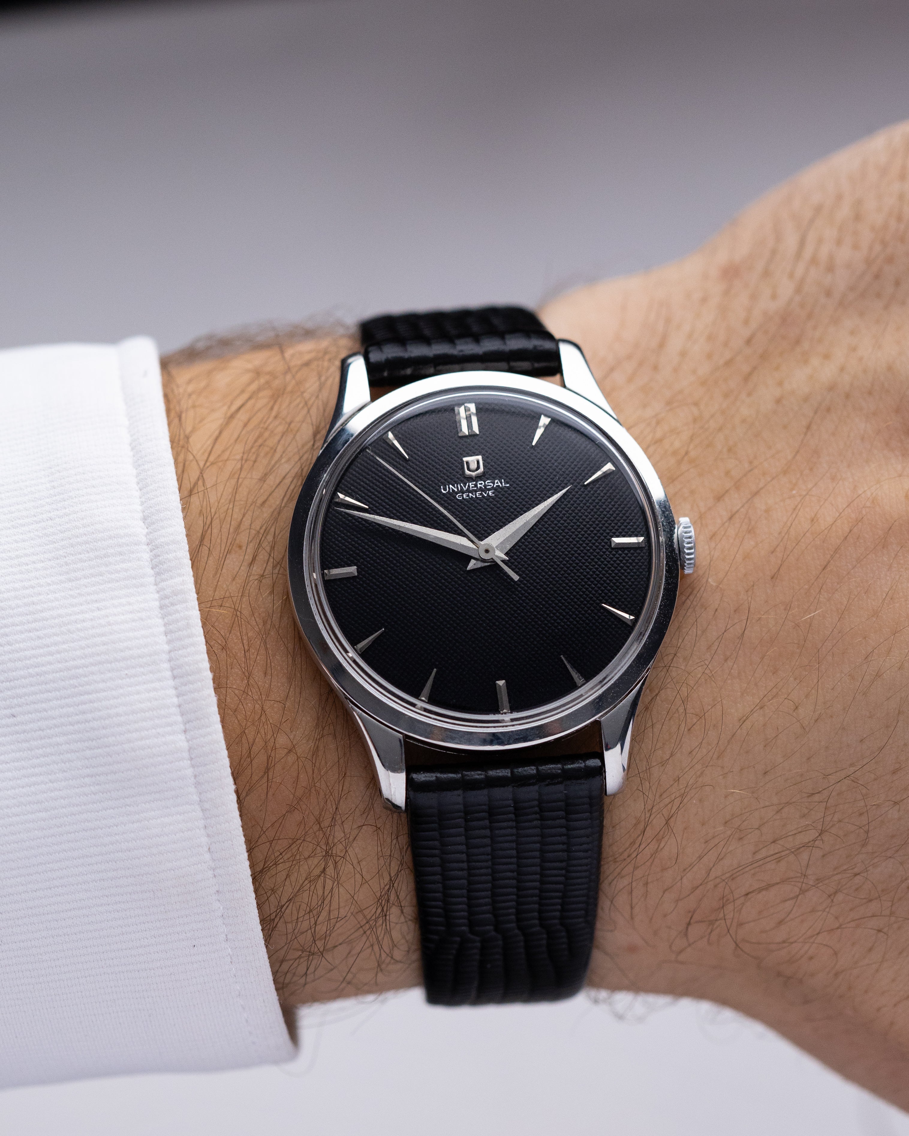 Vintage Universal Genève, Swiss Made, Black Honeycomb Dial, Cal. 332 from 1950's - DuMarko