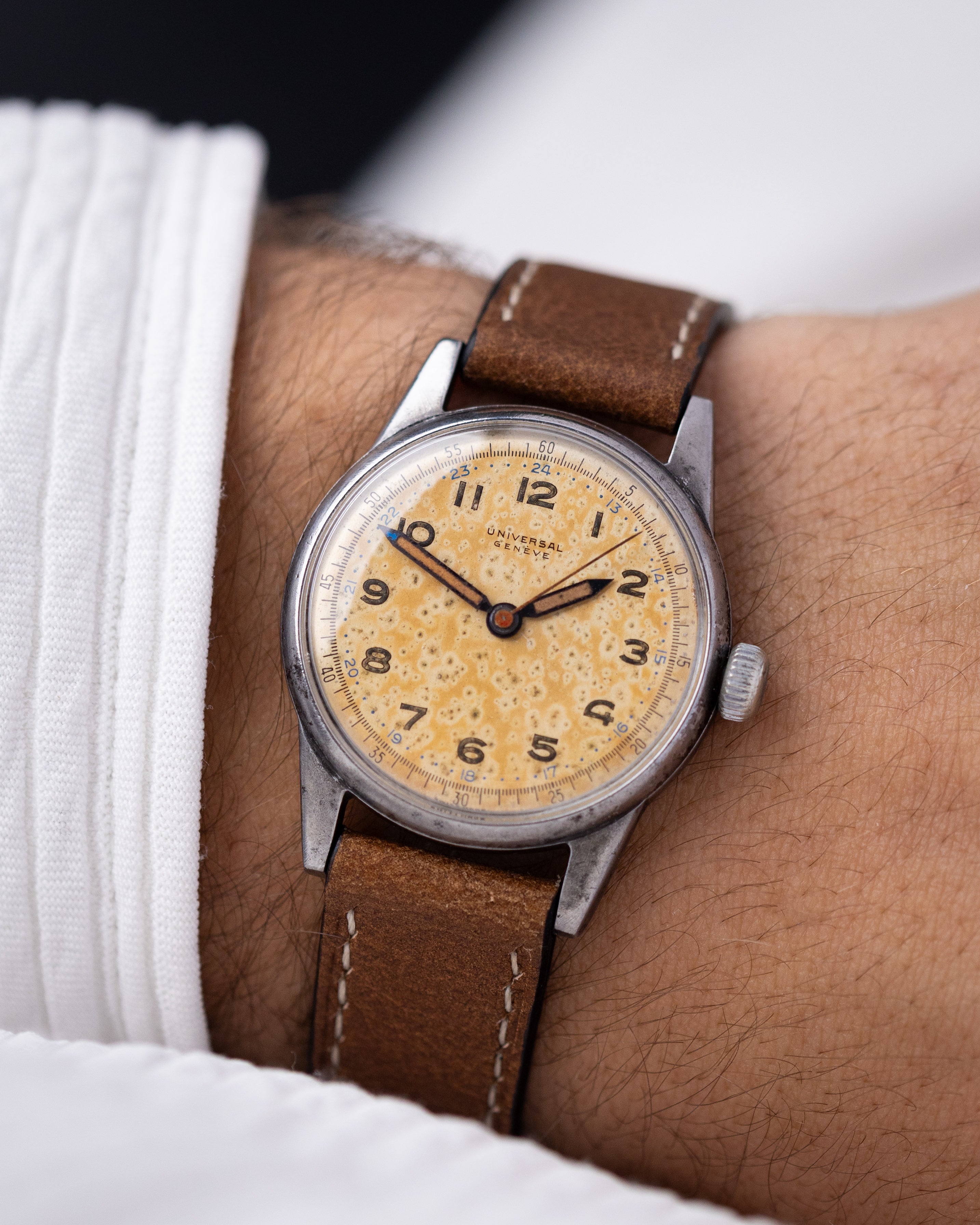 Vintage Universal Geneve Swiss military watch, Cal. 267, Radium polka dot patina from 1943 - DuMarko