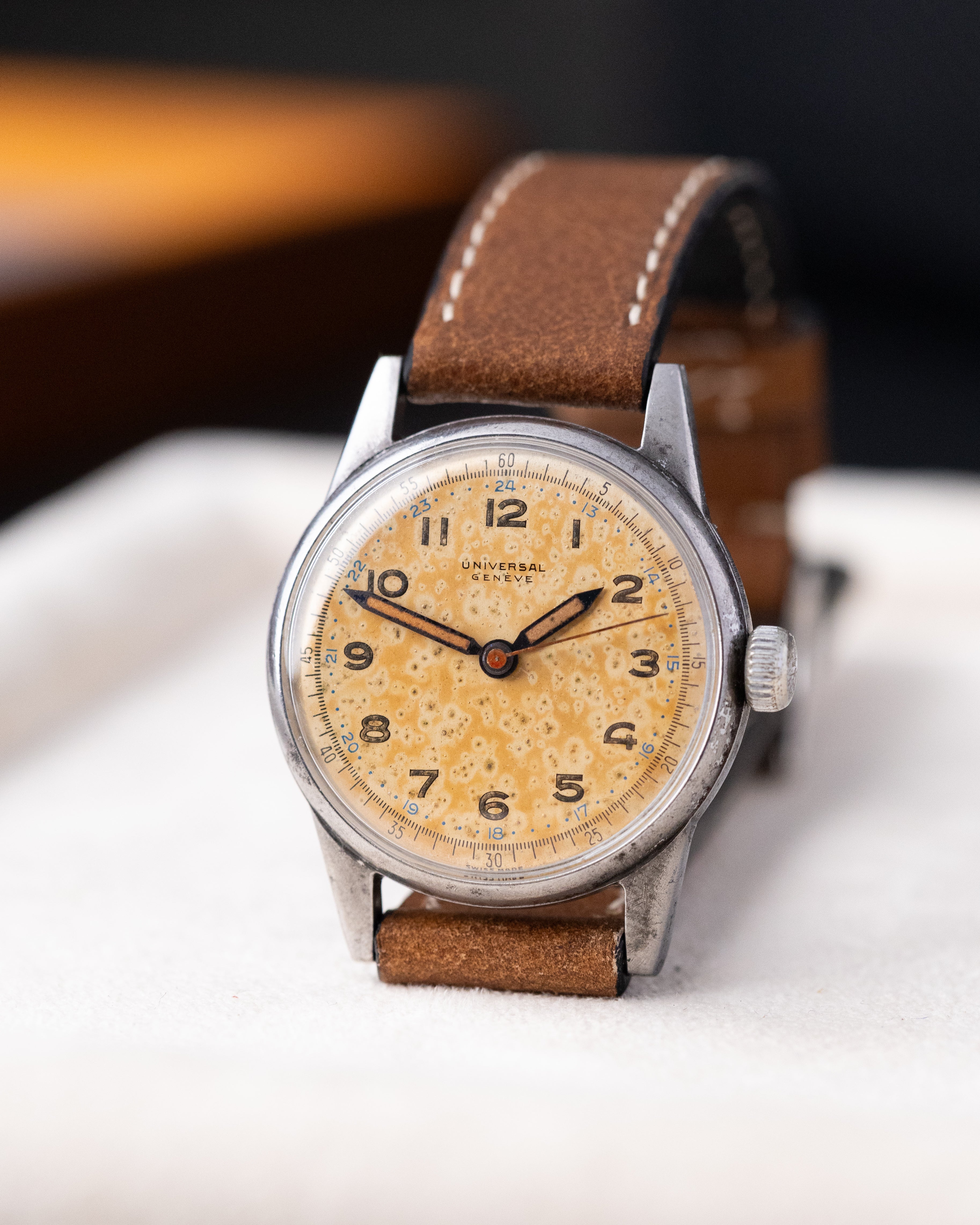 Vintage Universal Geneve Swiss military watch, Cal. 267, Radium polka dot patina from 1943 - DuMarko