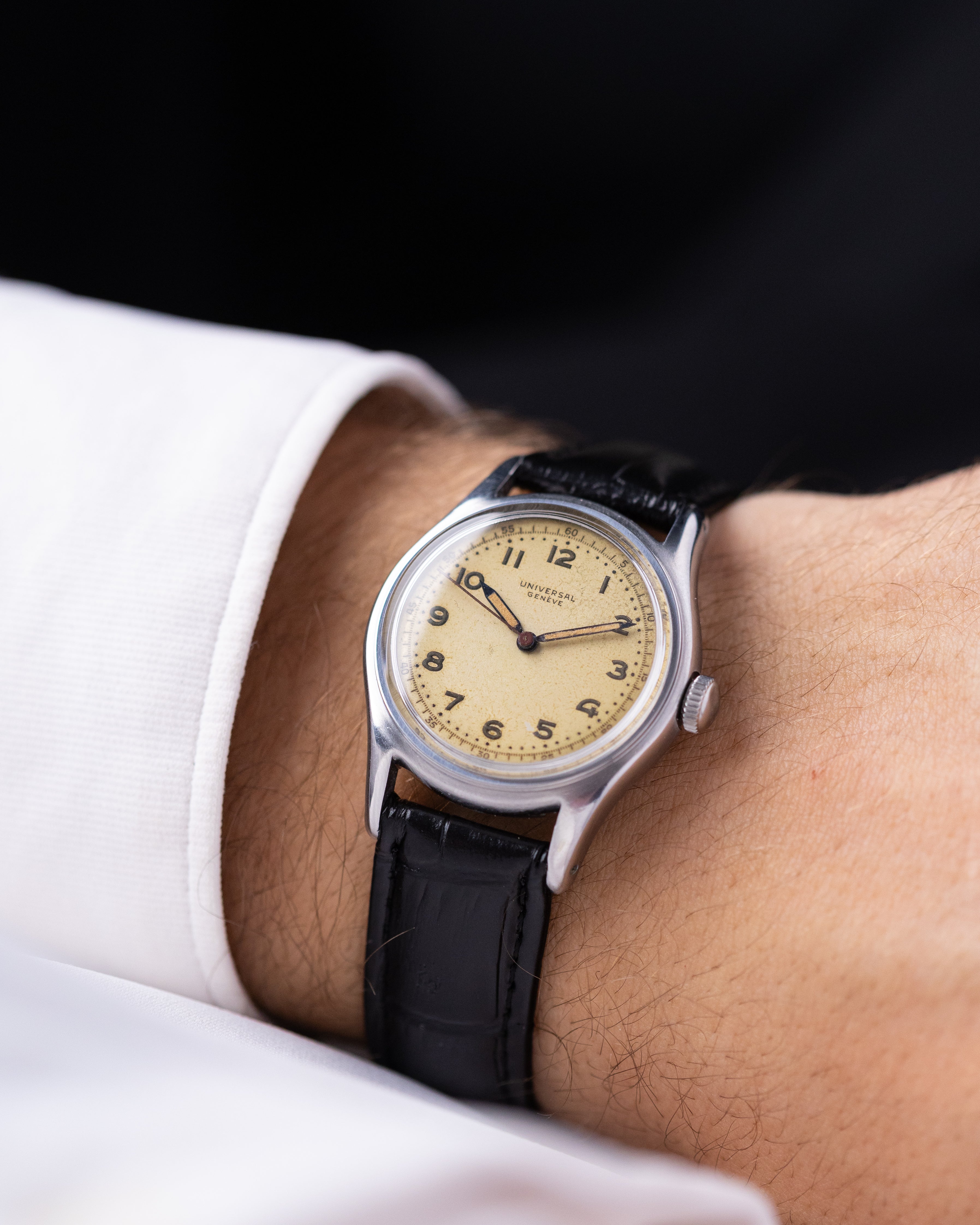 Vintage Universal Genève Swiss Military Watch, Ref. 20724 Radium Dial, Cal. 263 from 1944 - DuMarko