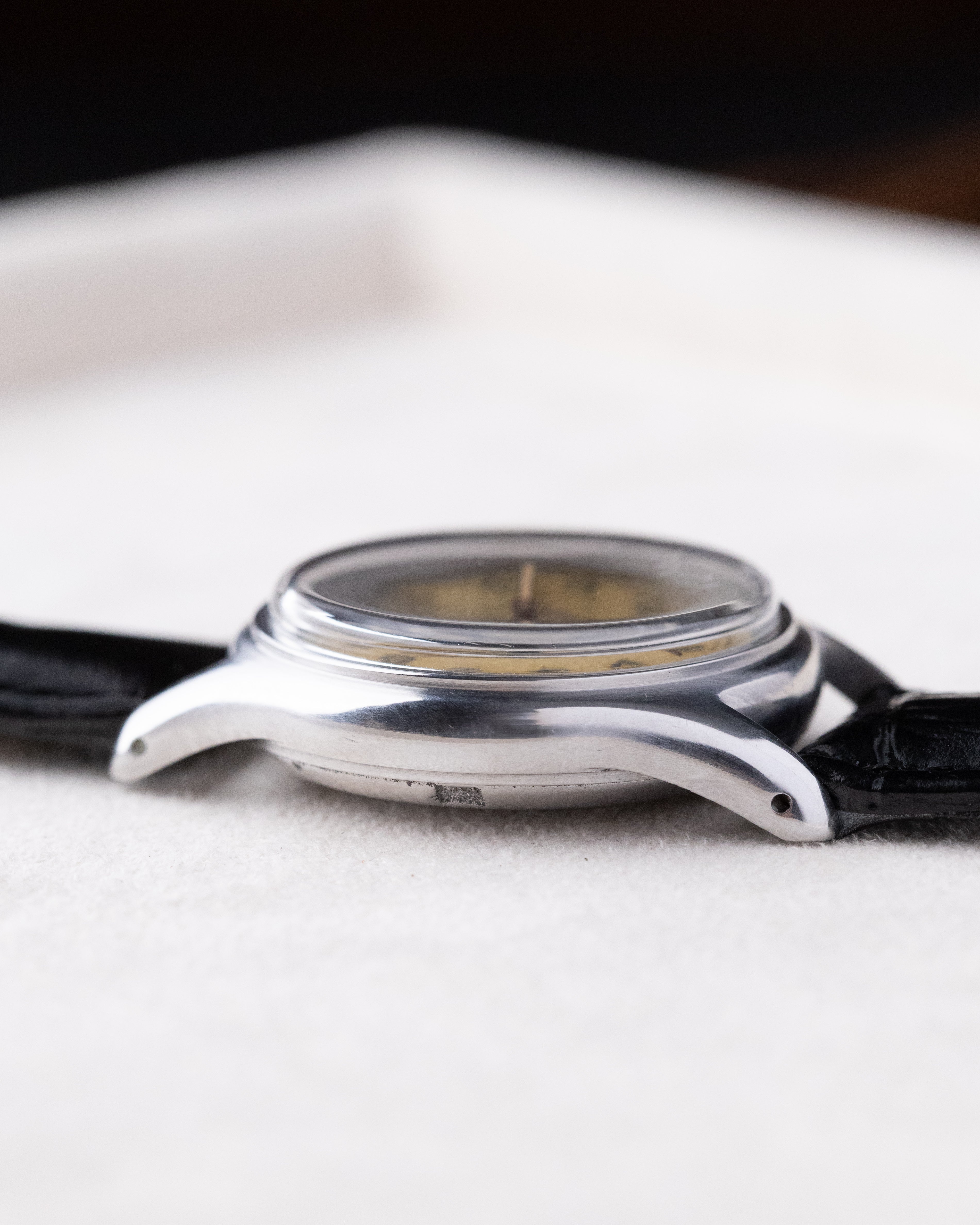 Vintage Universal Genève Swiss Military Watch, Ref. 20724 Radium Dial, Cal. 263 from 1944 - DuMarko