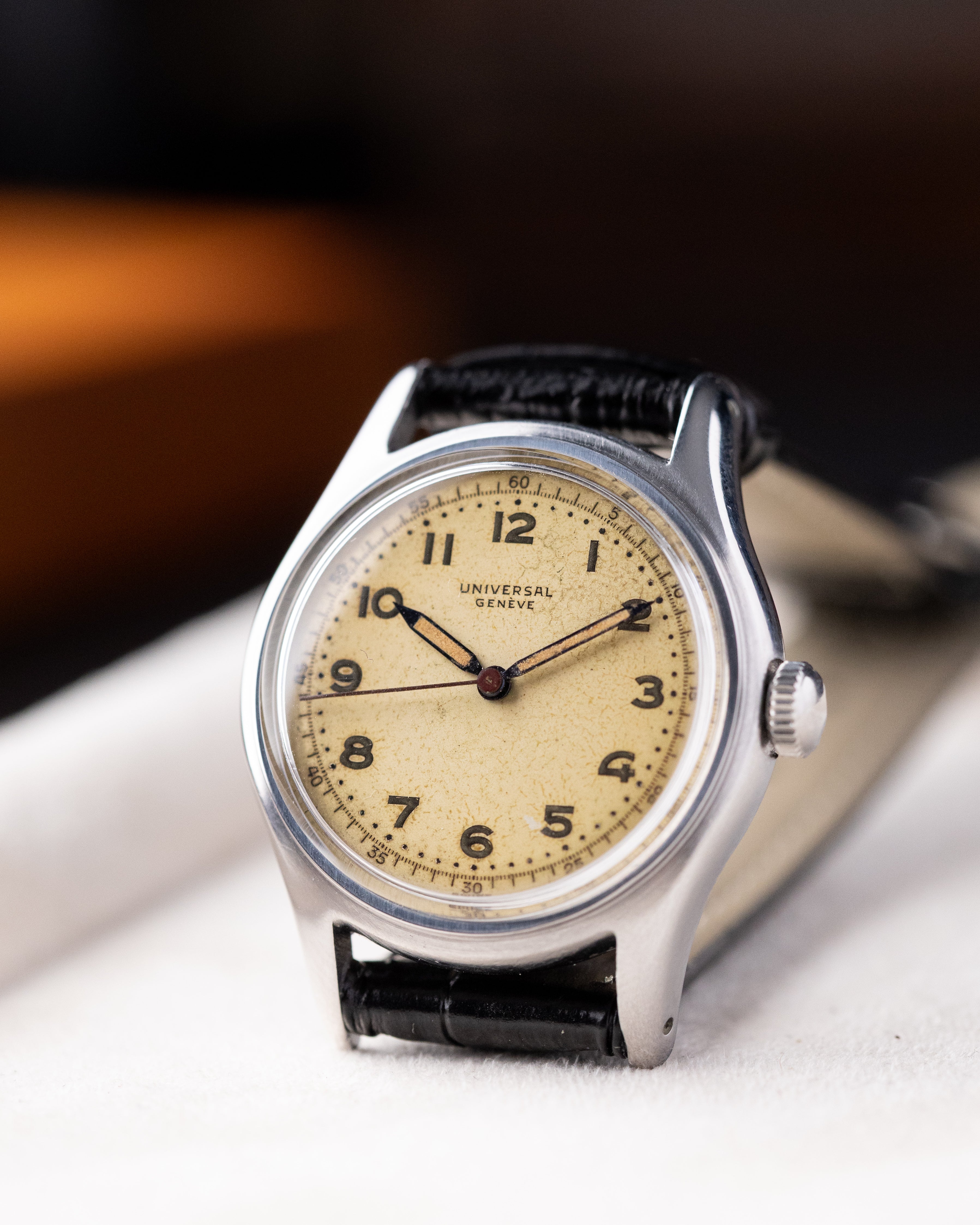 Vintage Universal Genève Swiss Military Watch, Ref. 20724 Radium Dial, Cal. 263 from 1944 - DuMarko