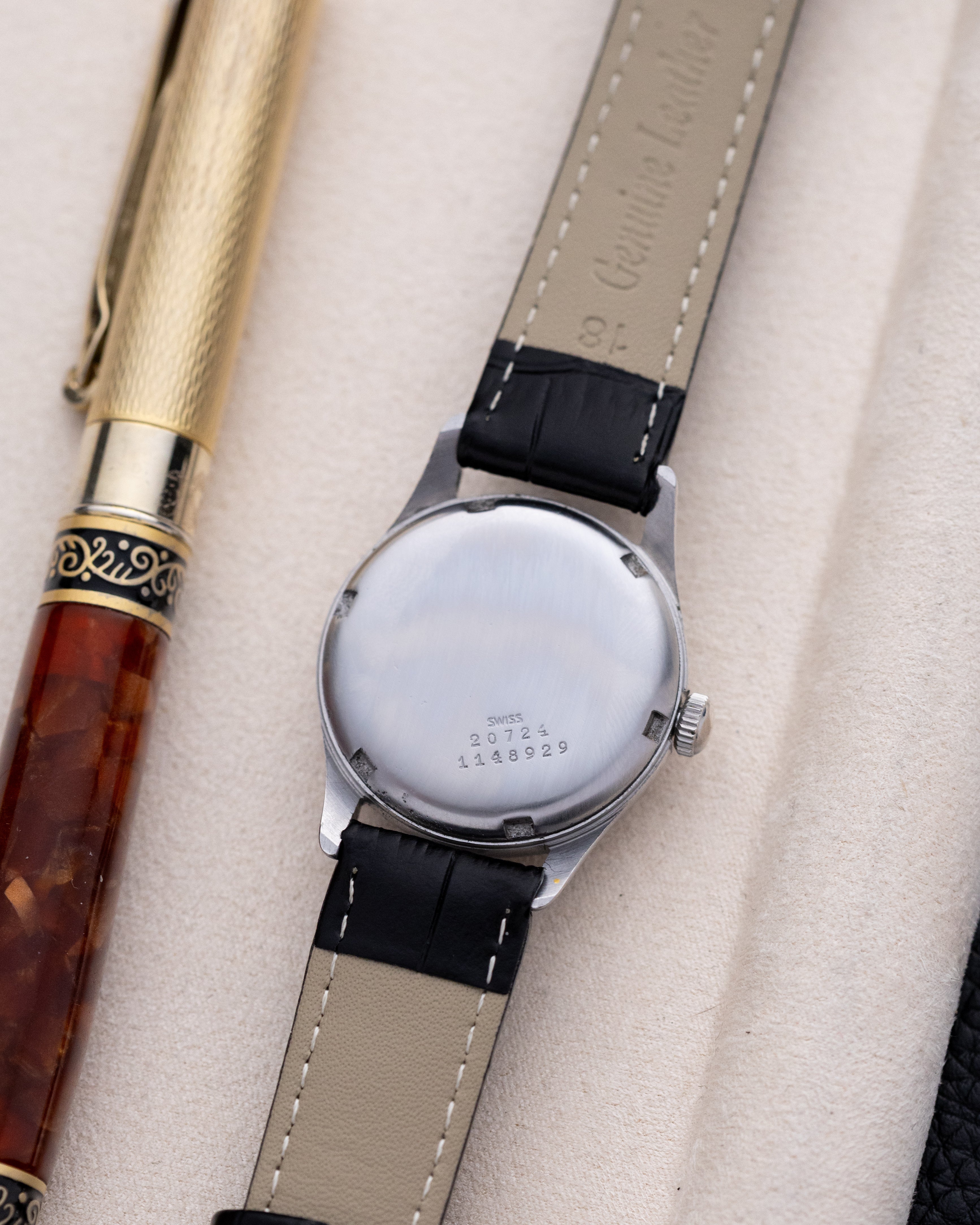 Vintage Universal Genève Swiss Military Watch, Ref. 20724 Radium Dial, Cal. 263 from 1944 - DuMarko