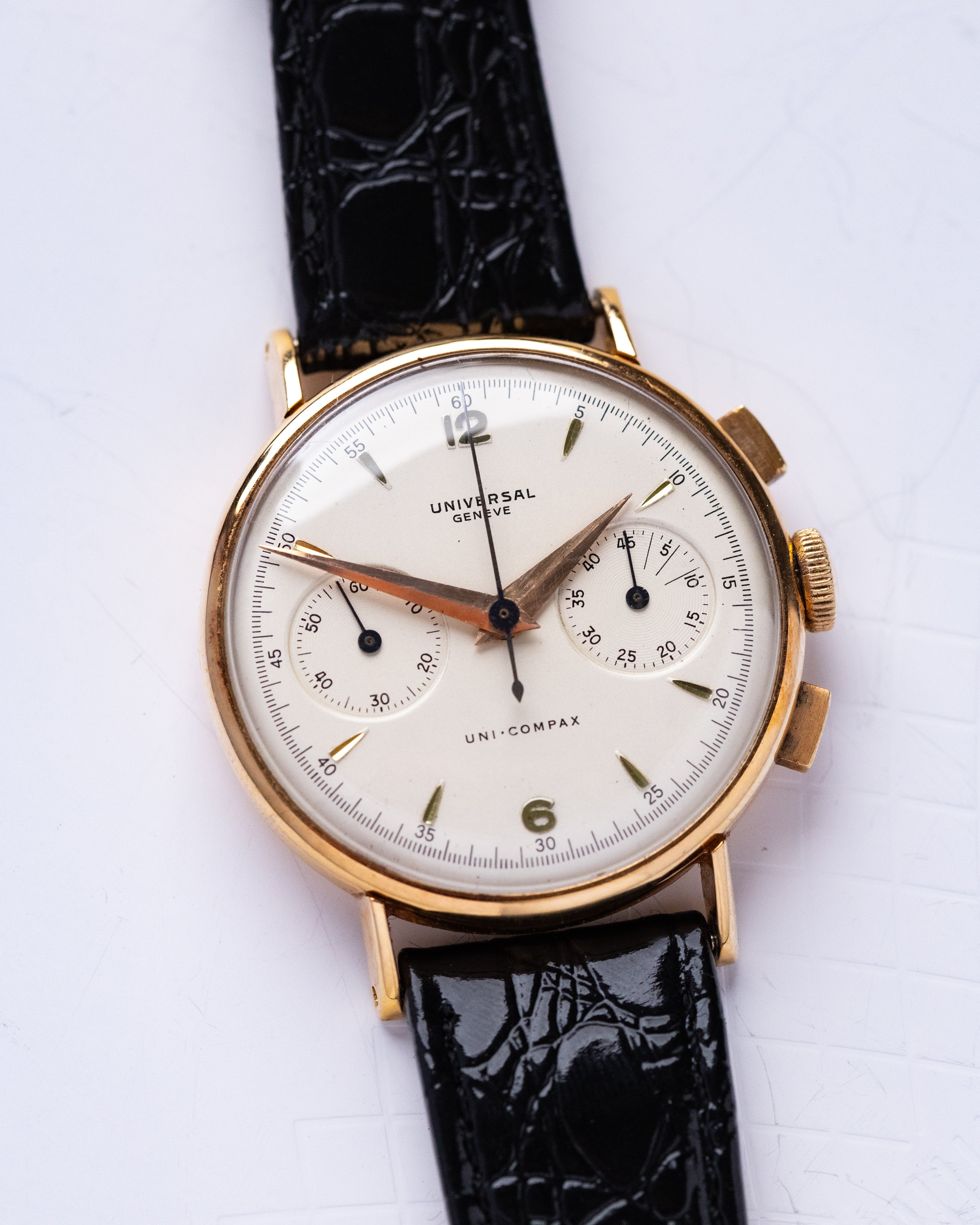 Vintage Universal Genève Uni - Compax, 18K Solid Gold Chronograph with Square Pushers, Cal. 287 - DuMarko