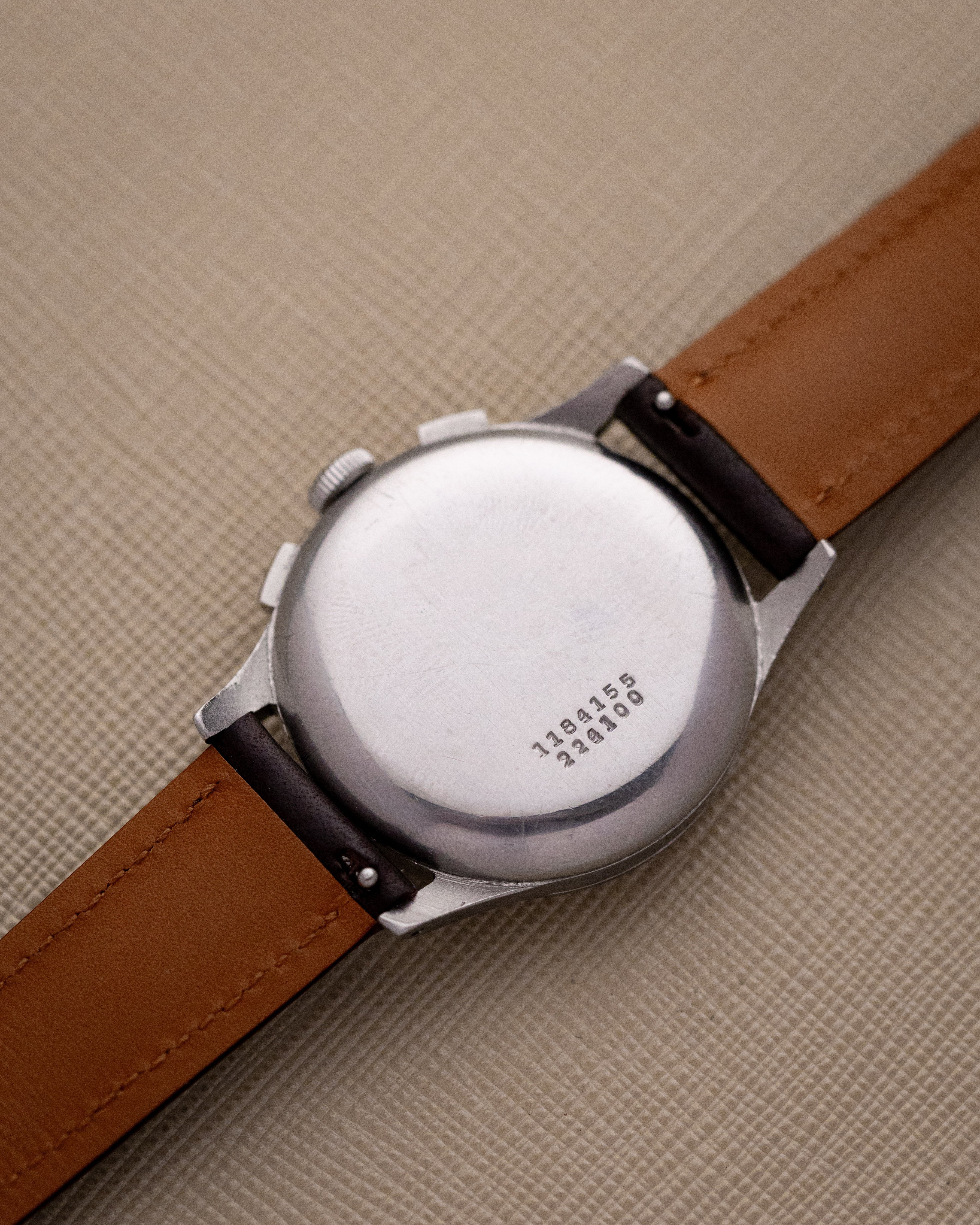 Vintage Universal Genève Uni - Compax Chronograph, Ref. 224100, Radium Dial, Cal. 285 from 1940's - DuMarko