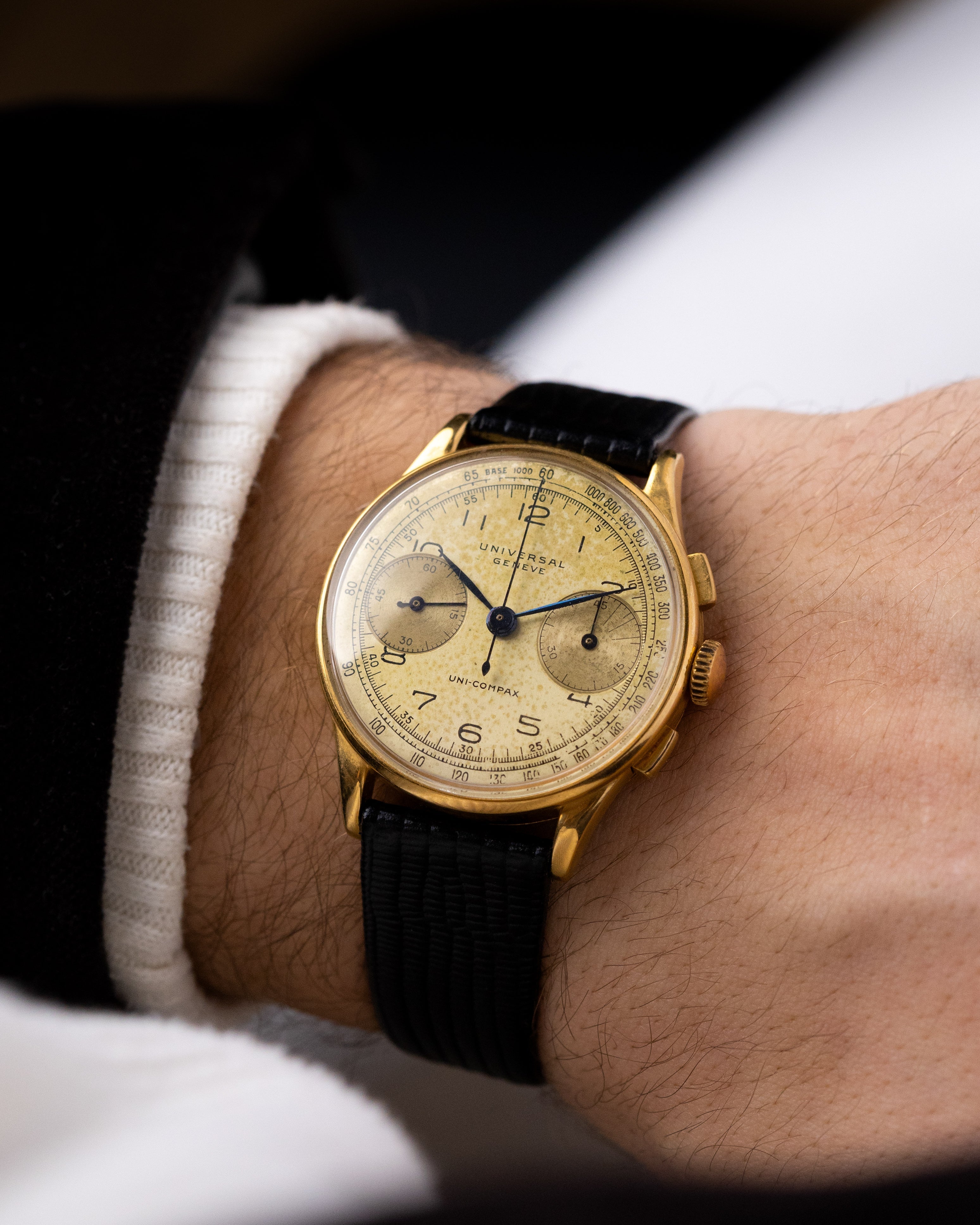 Vintage Universal Genève Uni - Compax Chronograph, Ref. 42402, Cal. 285, Patina Dial from 1942 - DuMarko