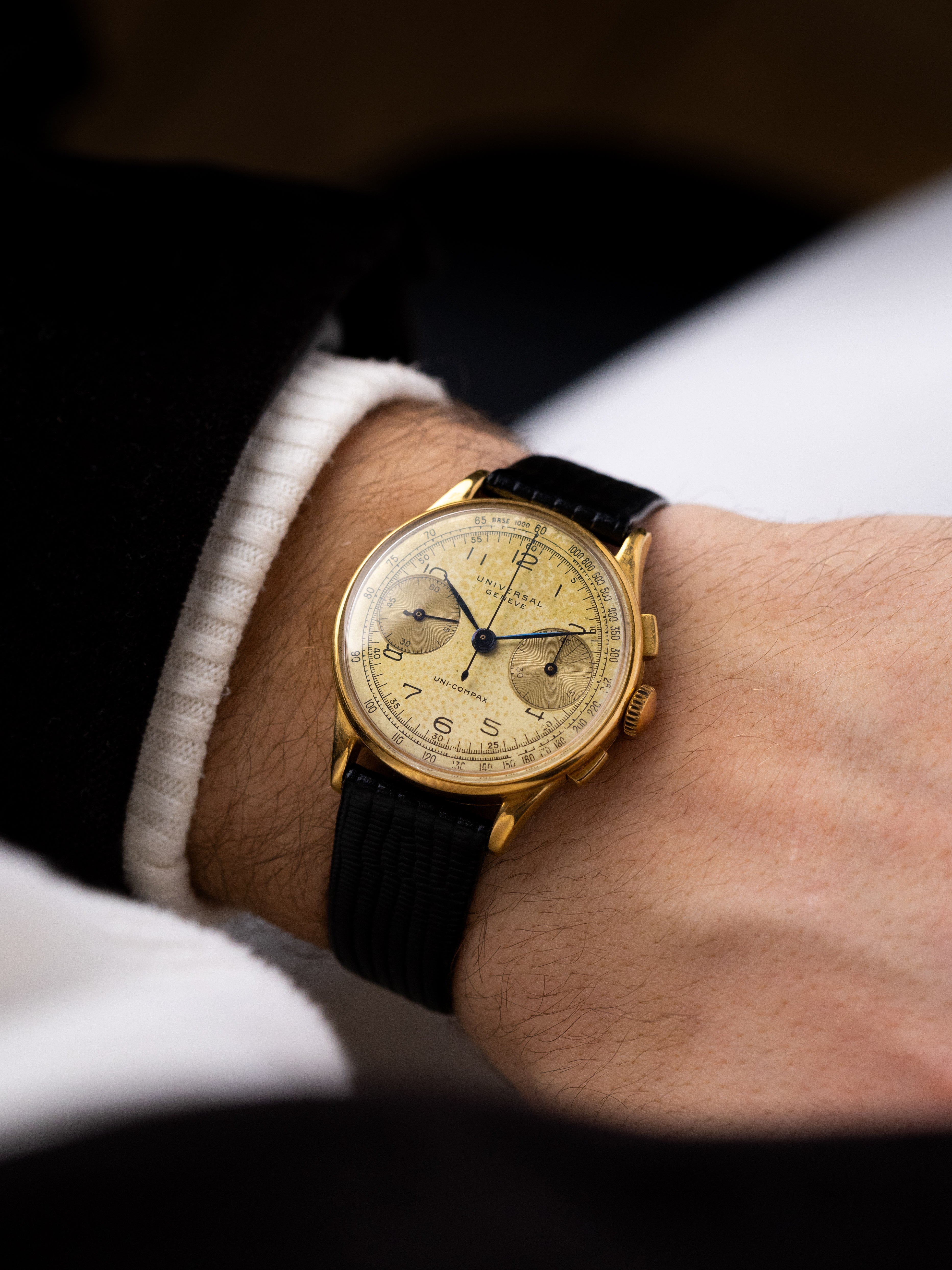 Vintage Universal Genève Uni - Compax Chronograph, Ref. 42402, Cal. 285, Patina Dial from 1942 - DuMarko