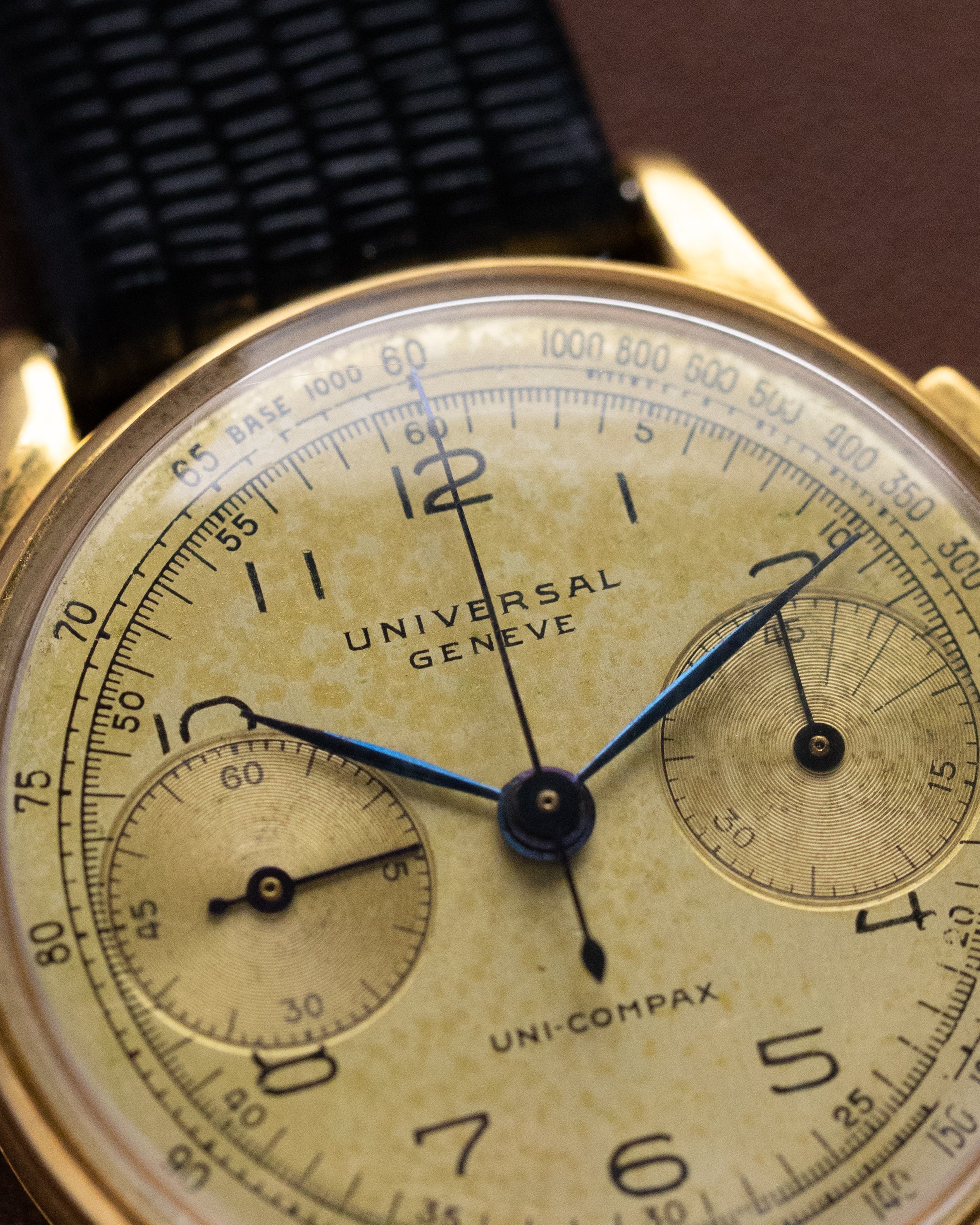 Vintage Universal Genève Uni - Compax Chronograph, Ref. 42402, Cal. 285, Patina Dial from 1942 - DuMarko