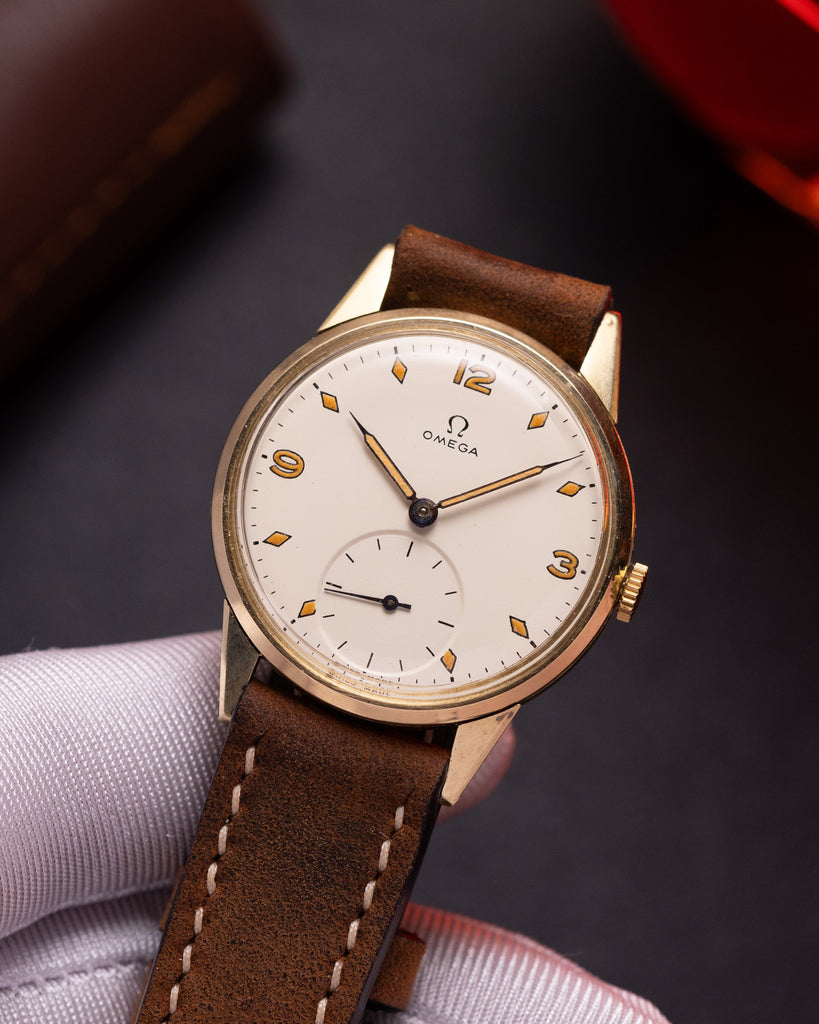 Vintage watch Omega Calatrava Solid Gold, Art Deco from 1930's - VintageDuMarko