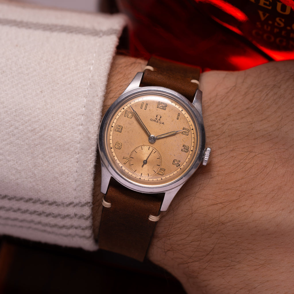 "Omega" Vintage Stainless Steel Watch, Patina Salmon Dial - VintageDuMarko
