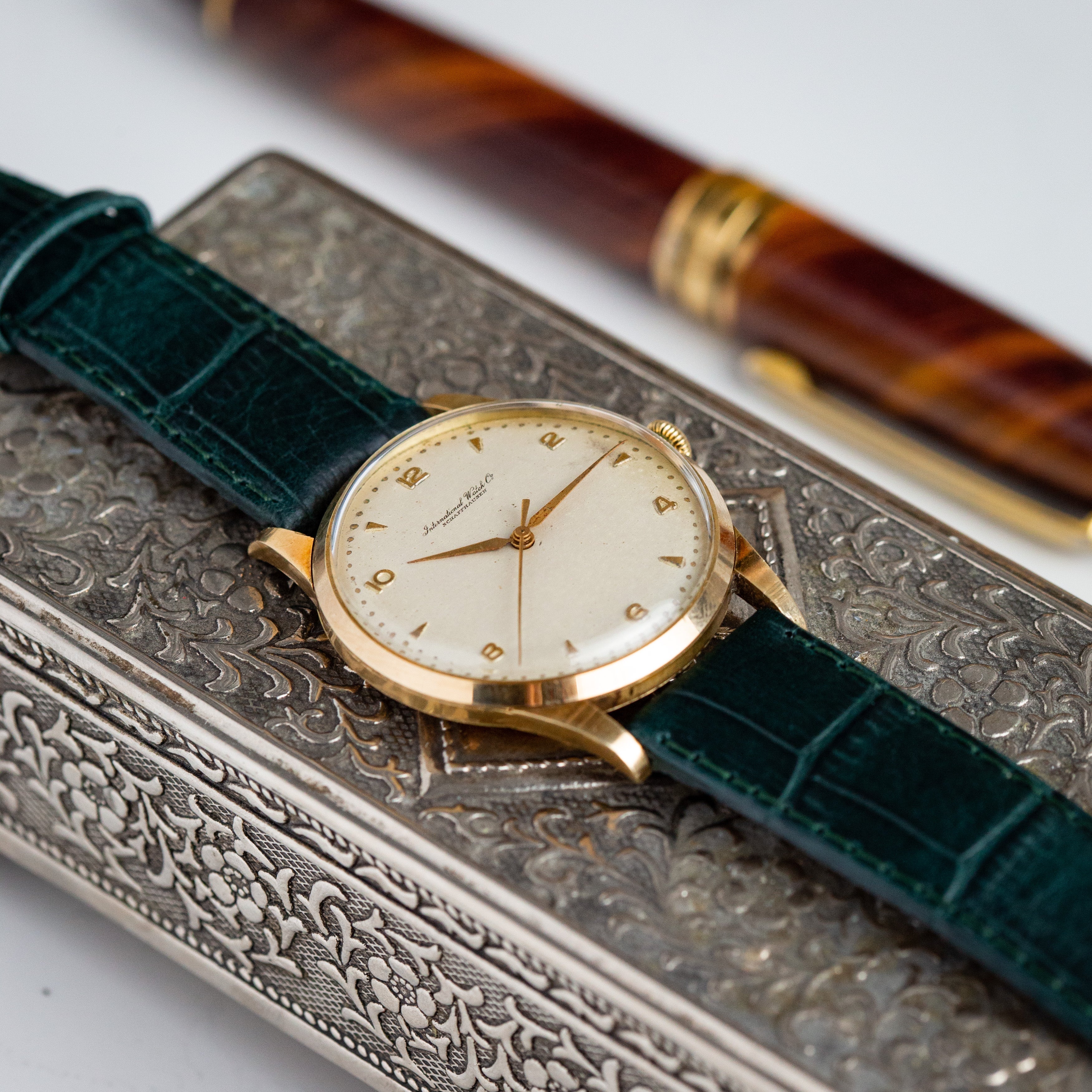 Premium Vintage Watch "IWC Schaffhausen", 14K Gold - VintageDuMarko