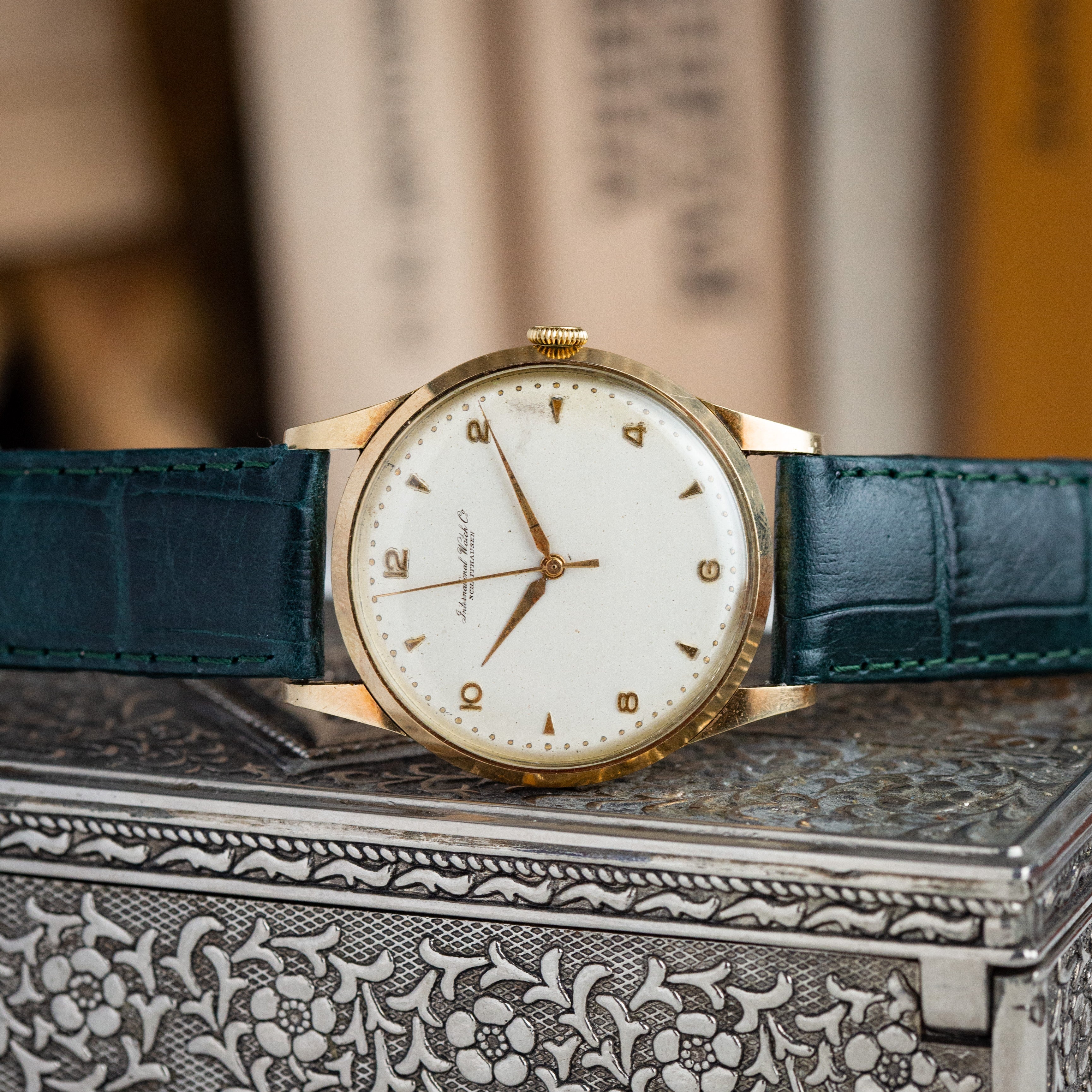 Premium Vintage Watch "IWC Schaffhausen", 14K Gold - VintageDuMarko