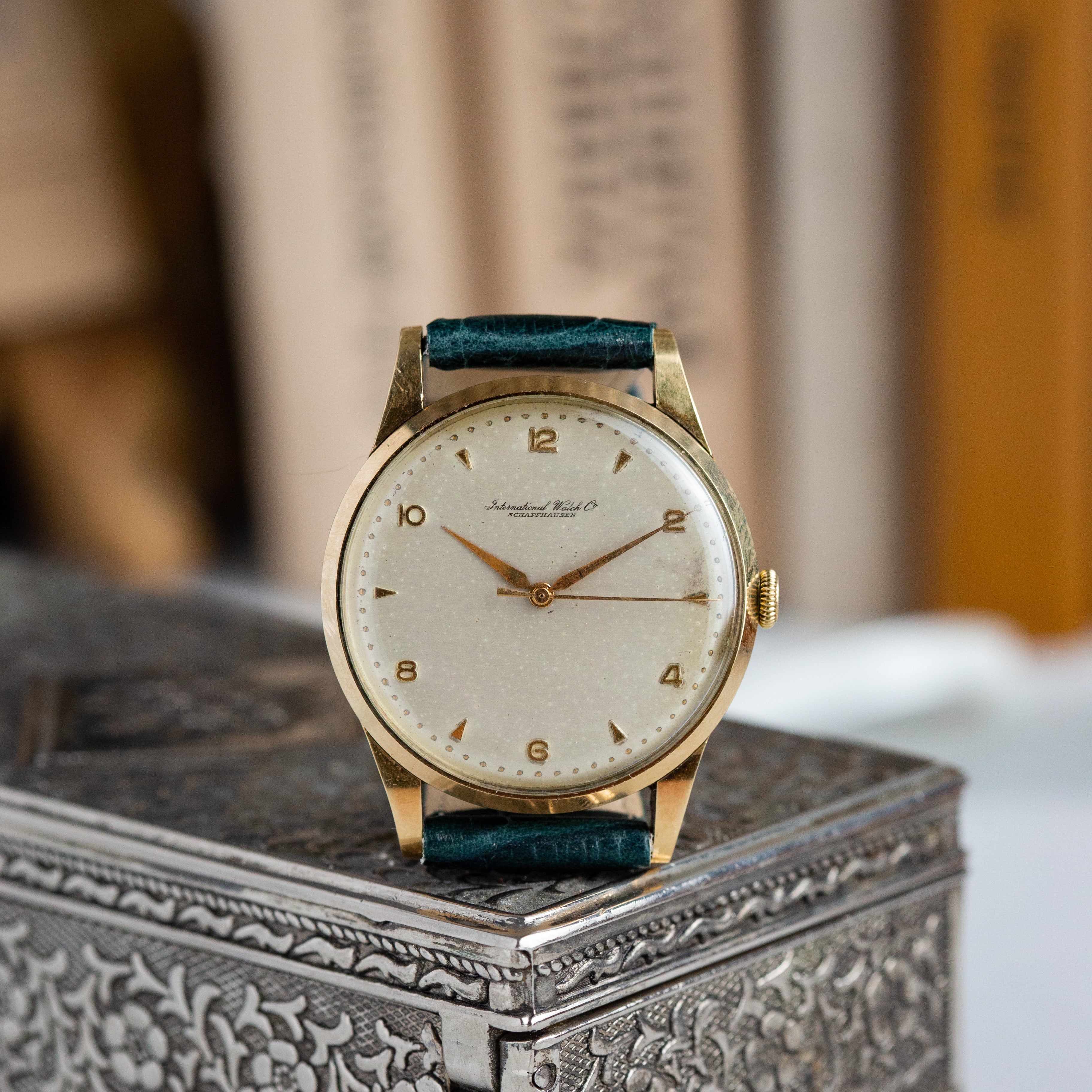 Premium Vintage Watch "IWC Schaffhausen", 14K Gold - VintageDuMarko