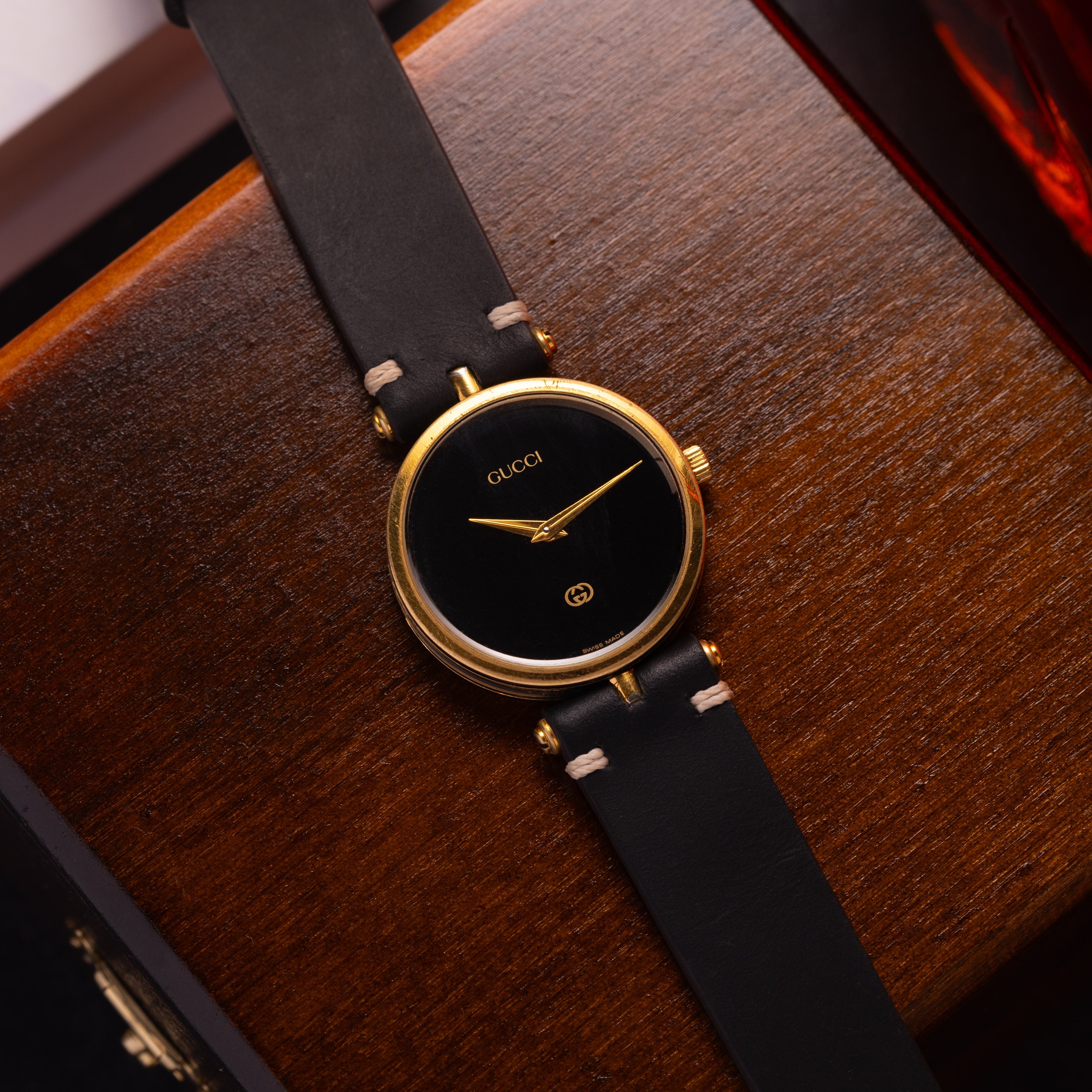 Elegant Vintage Gucci Black Gold Watch for Men: Swiss Quartz Timepiece ...