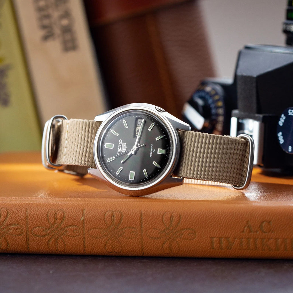 Vintage Watch "Seiko 5", Automatic Japan Watch in Great Condition - VintageDuMarko